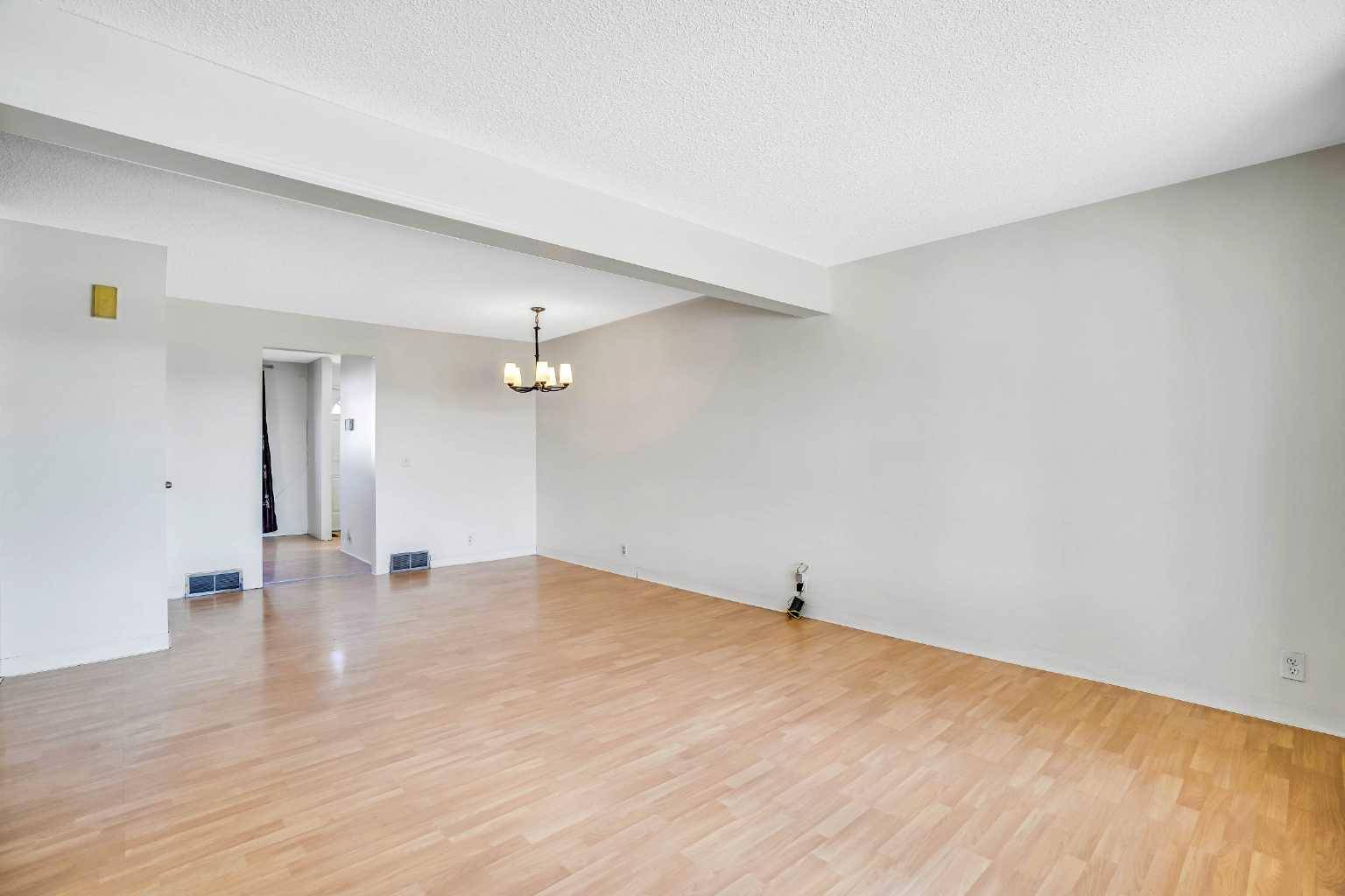 Calgary, AB T3J 1Y8,112 Castleridge DR Northeast