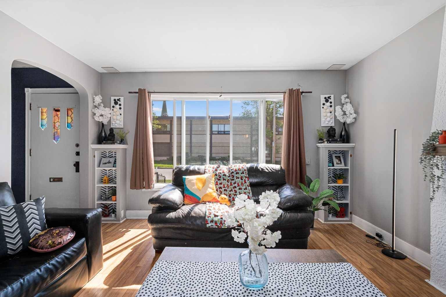 Calgary, AB T3C 1G3,1315 15 ST Southwest
