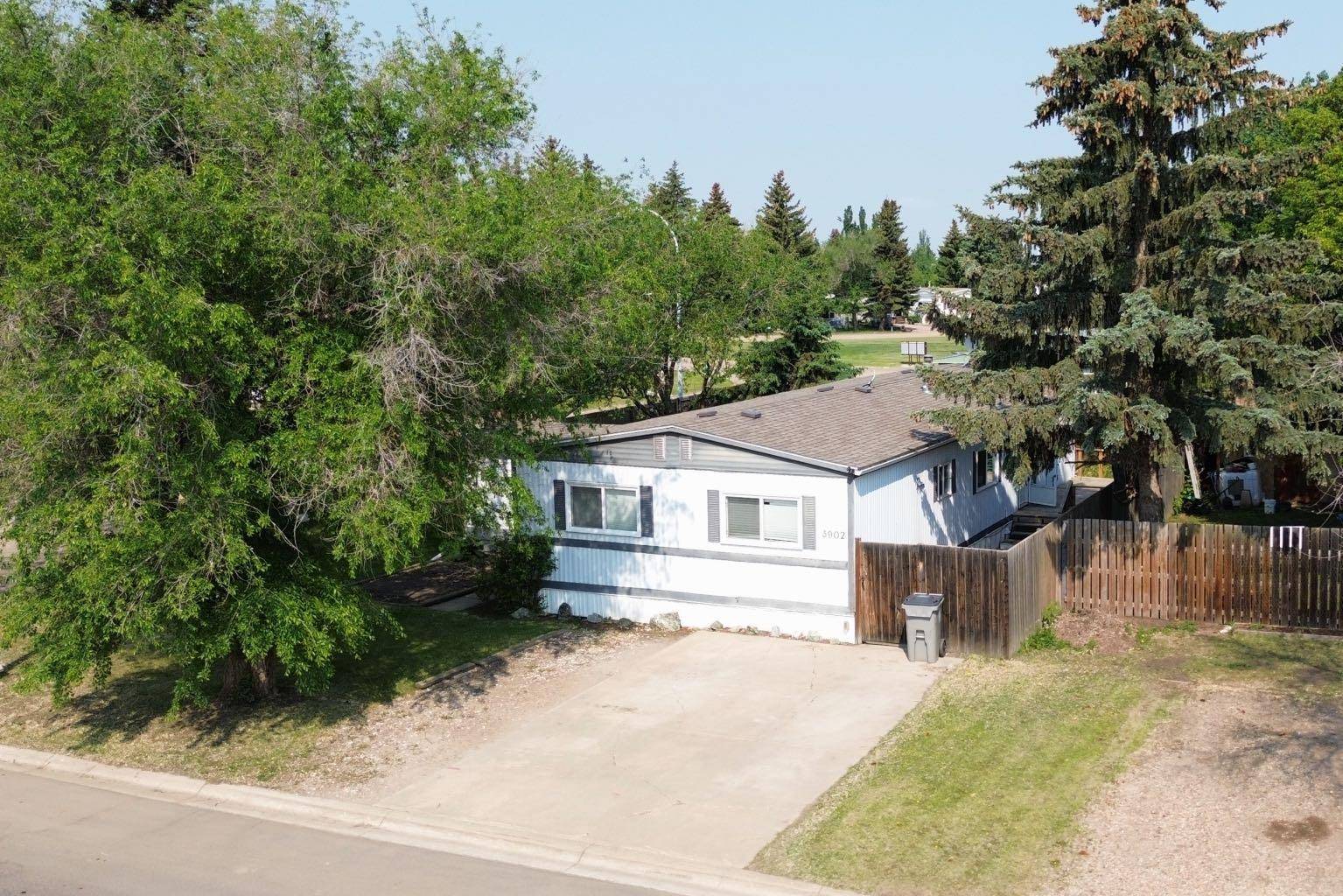 3902 Spruce Drive, Stettler, AB T4K 1G6