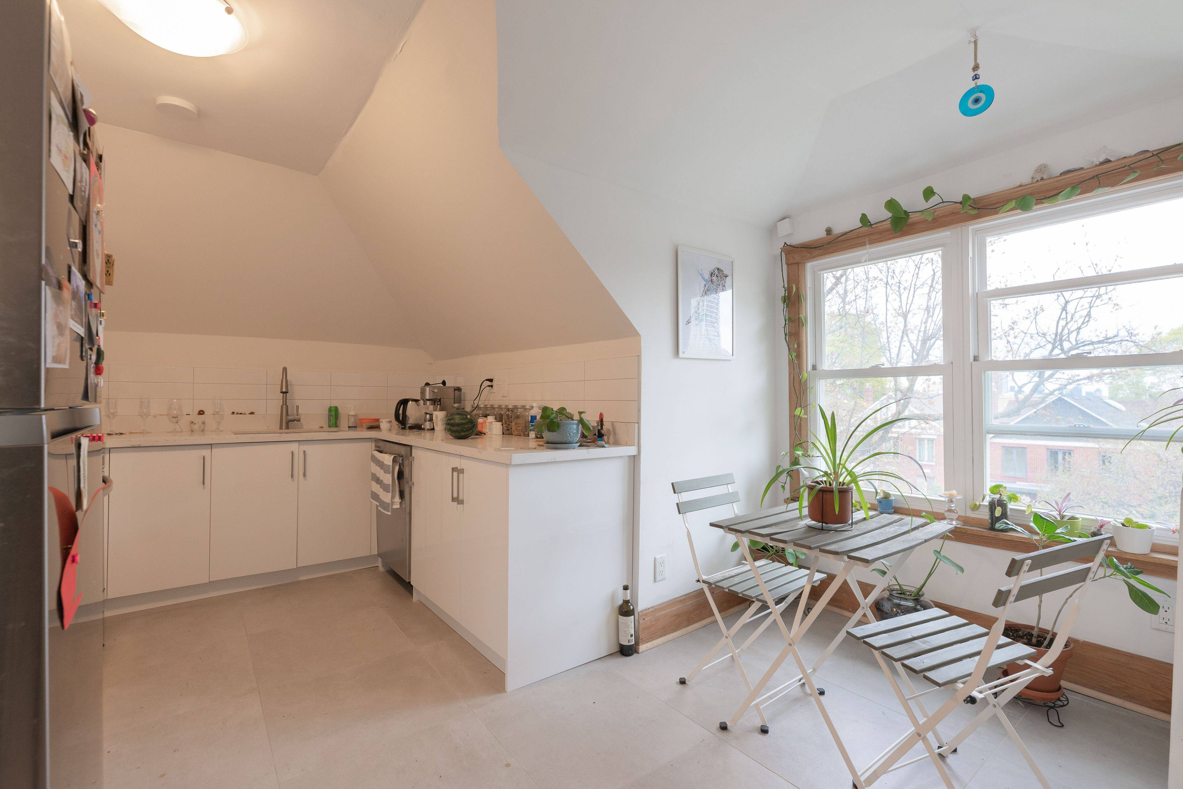 Toronto C03, ON M4V 1T1,18 Shorncliffe AVE #3