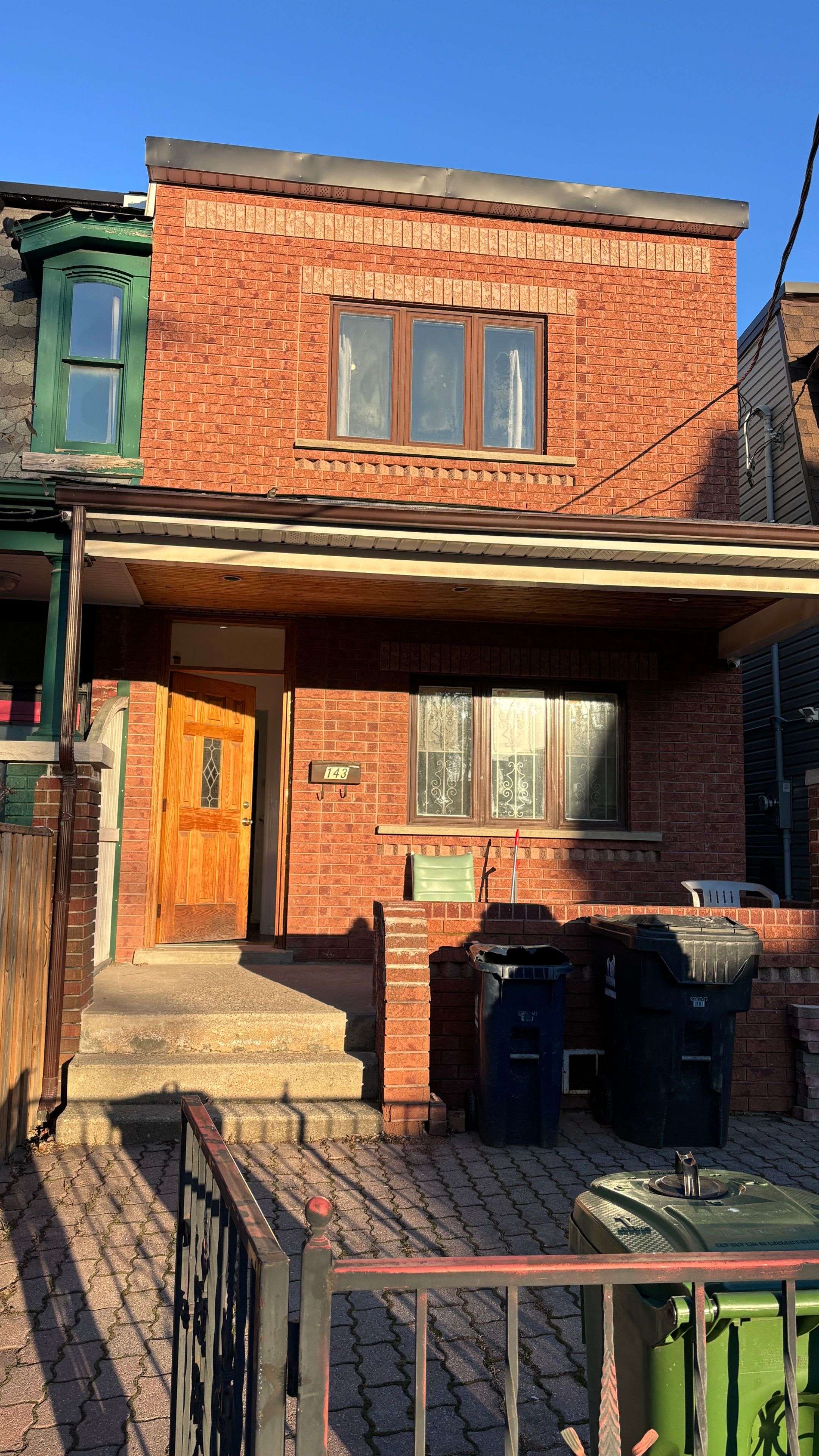 143 Markham ST #2nd floor, Toronto C01, ON M6J 2G4