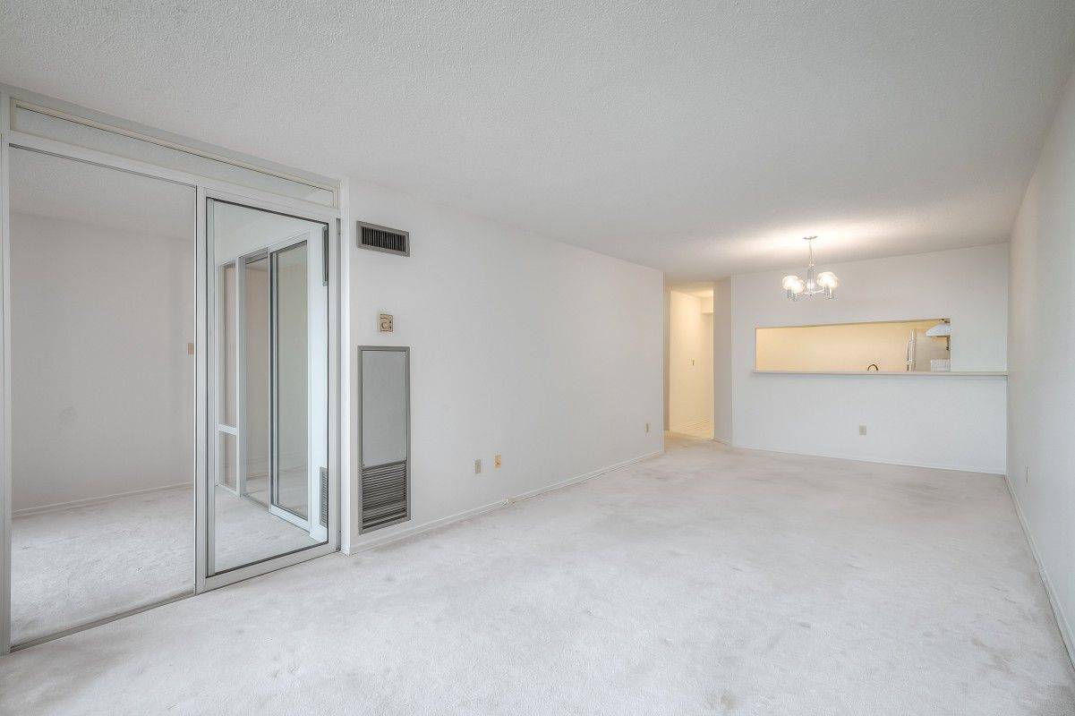 Toronto E07, ON M1V 5H3,330 Alton Towers CIR #1103