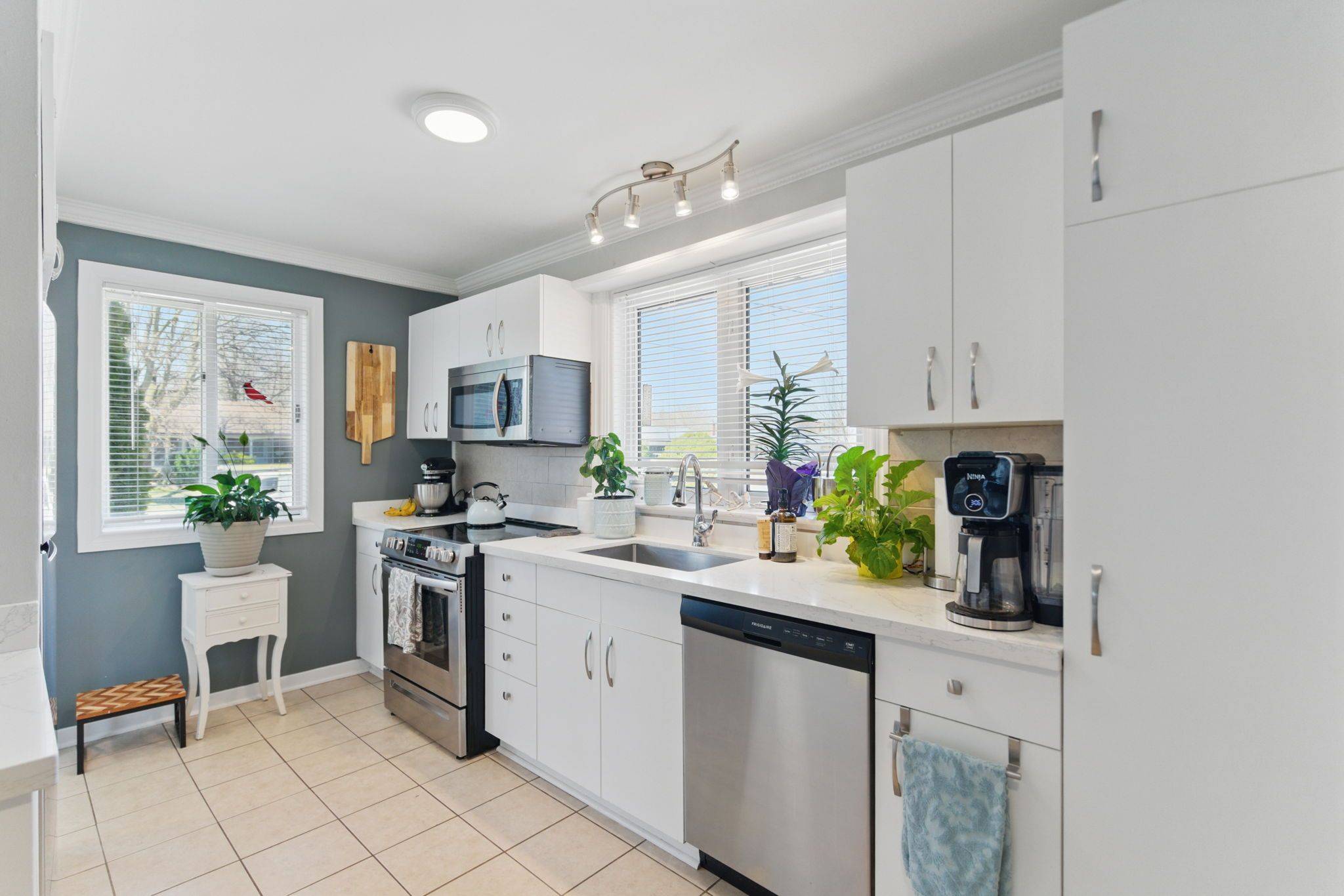 Whitby, ON L1N 1Y4,243 Lupin DR