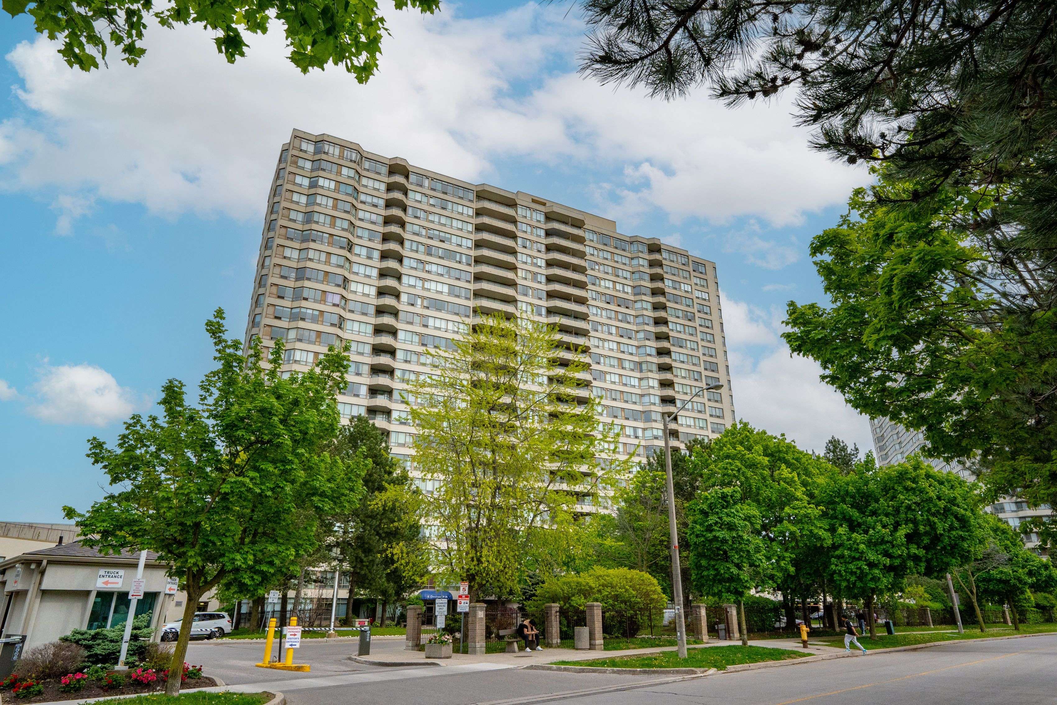 Toronto E04, ON M1K 5J4,3 Greystone Walk DR #925