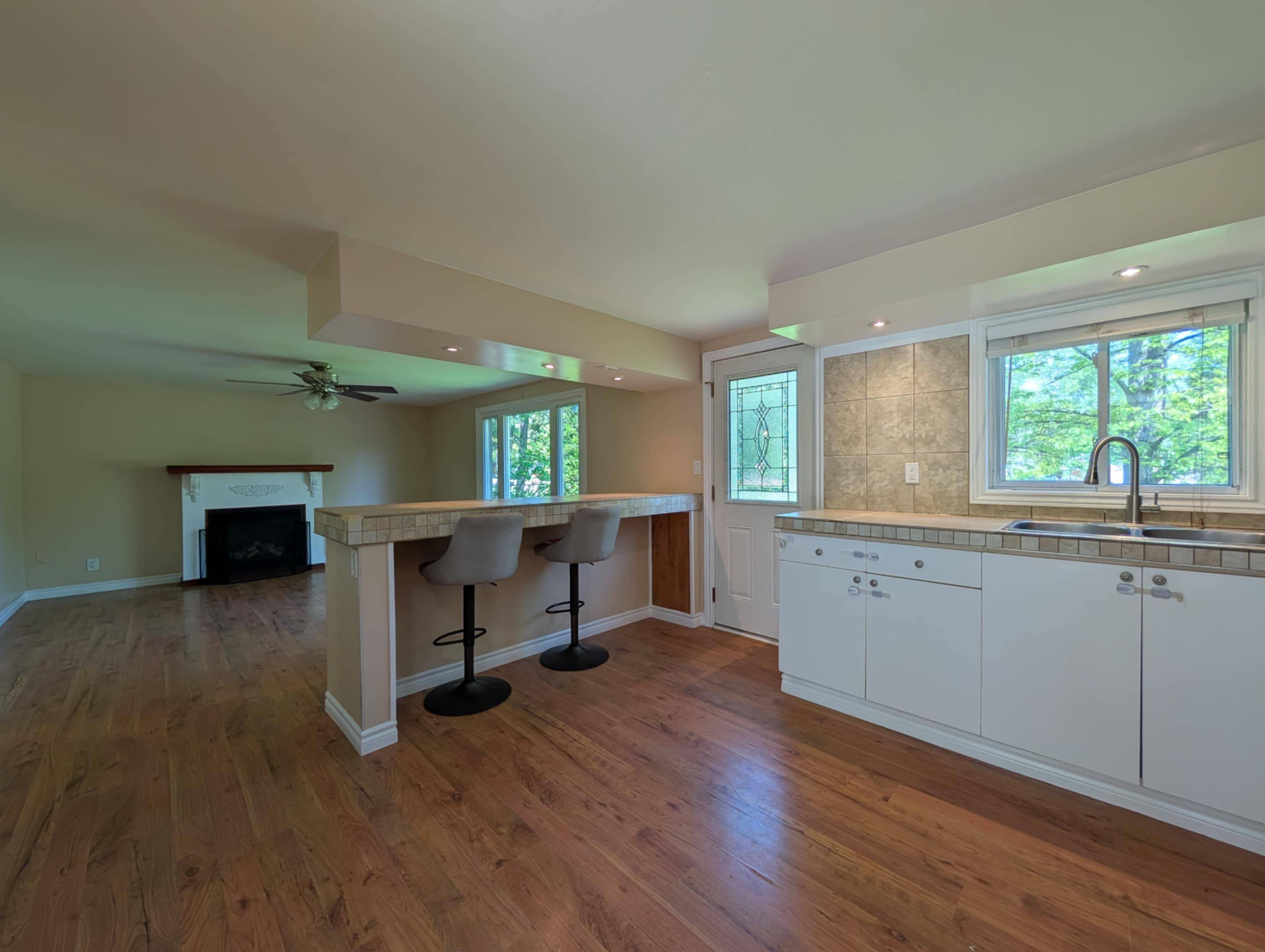 Innisfil, ON L9S 2G6,775 James ST