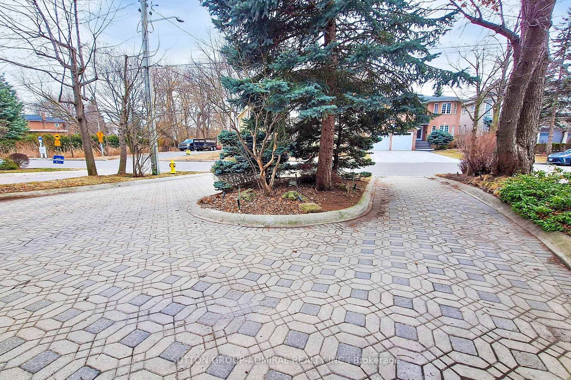 Vaughan, ON L4J 3N5,220 King High DR