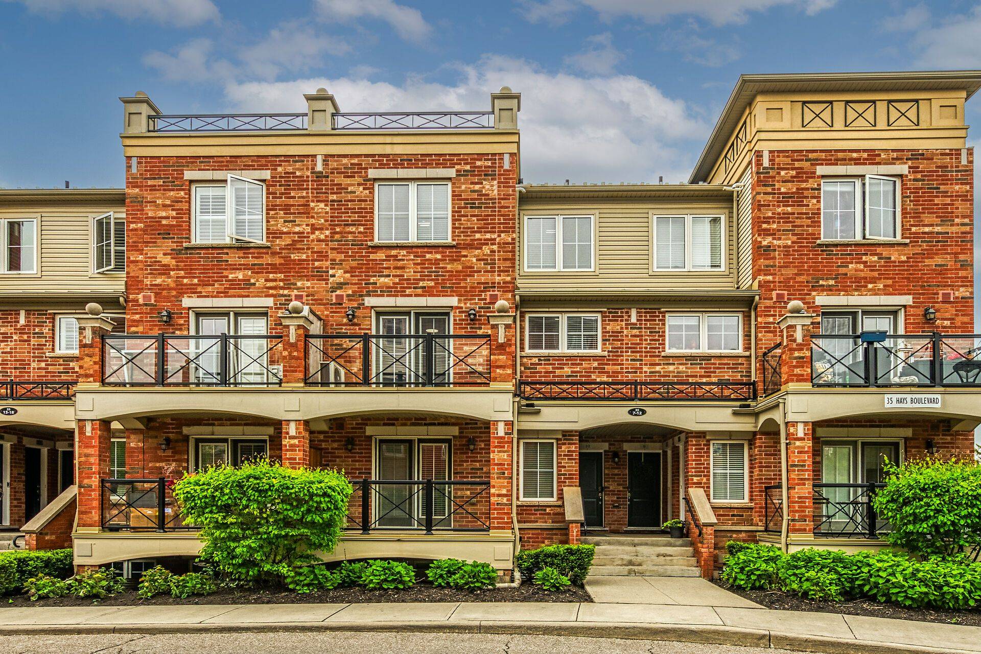 35 Hays BLVD #11,  Oakville,  ON L6H 0J1