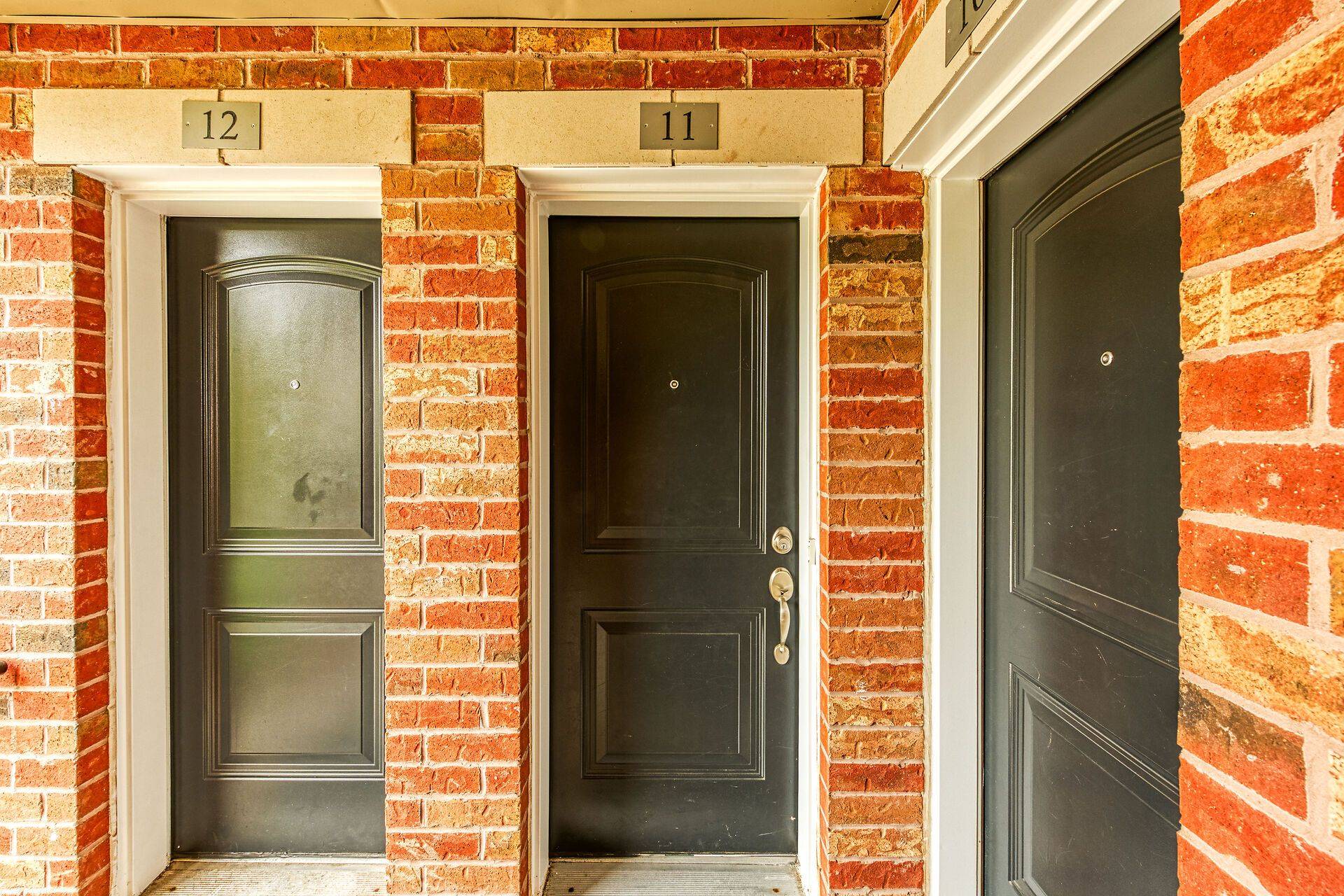 Oakville, ON L6H 0J1,35 Hays BLVD #11