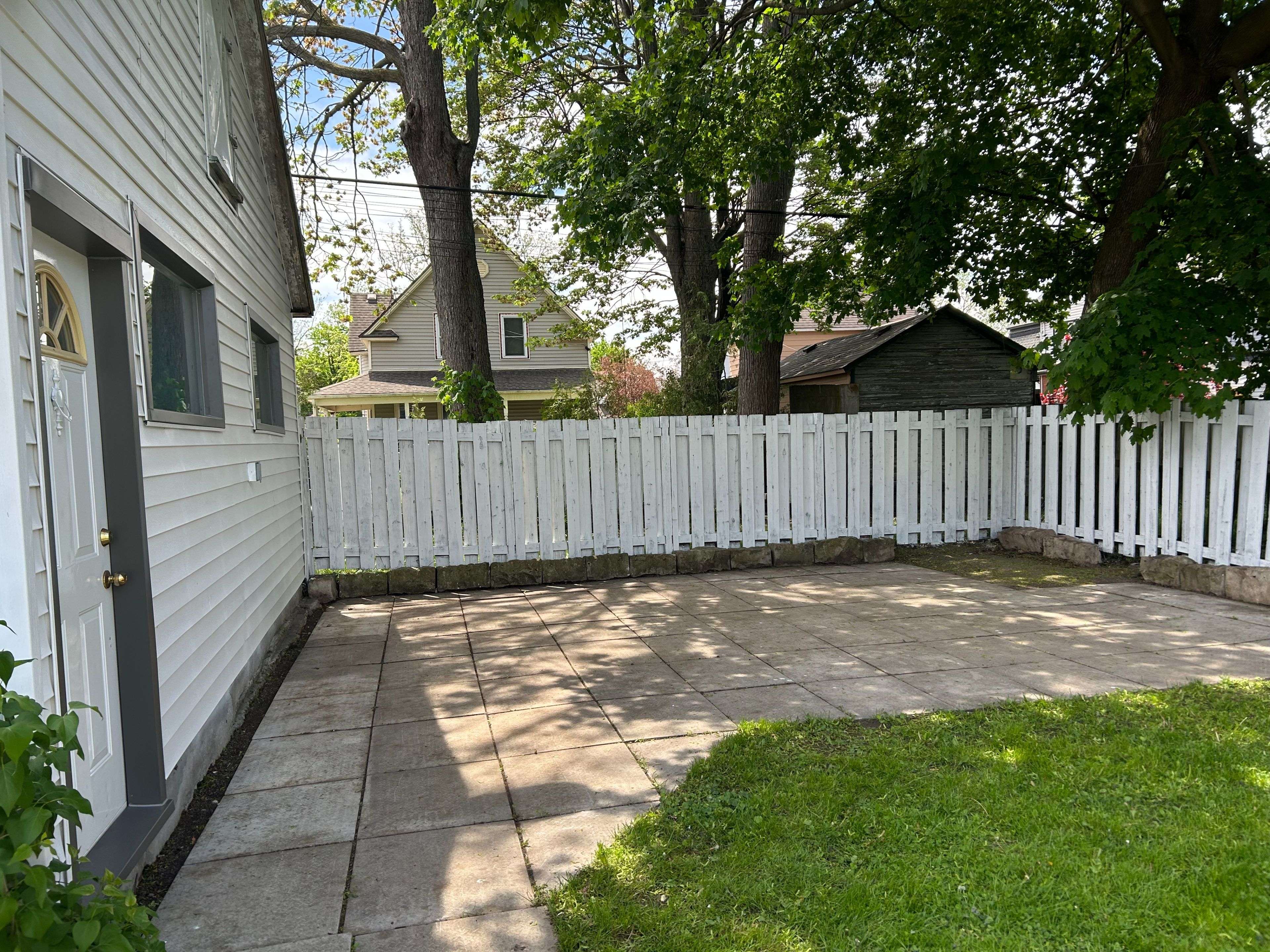Fort Erie, ON L2A 2V4,243 Phipps ST