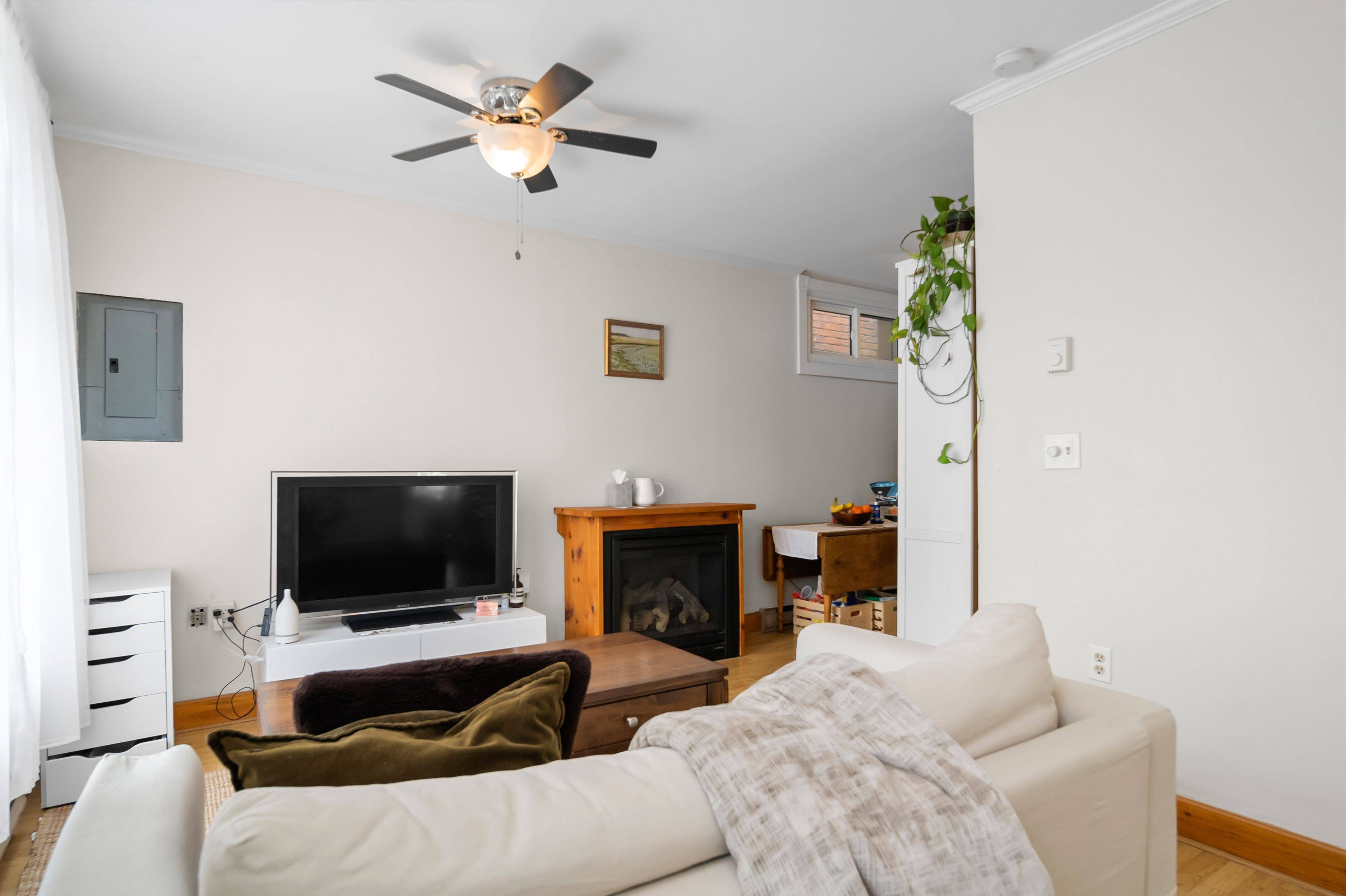 Kingston, ON K7L 1N9,98 Mack ST