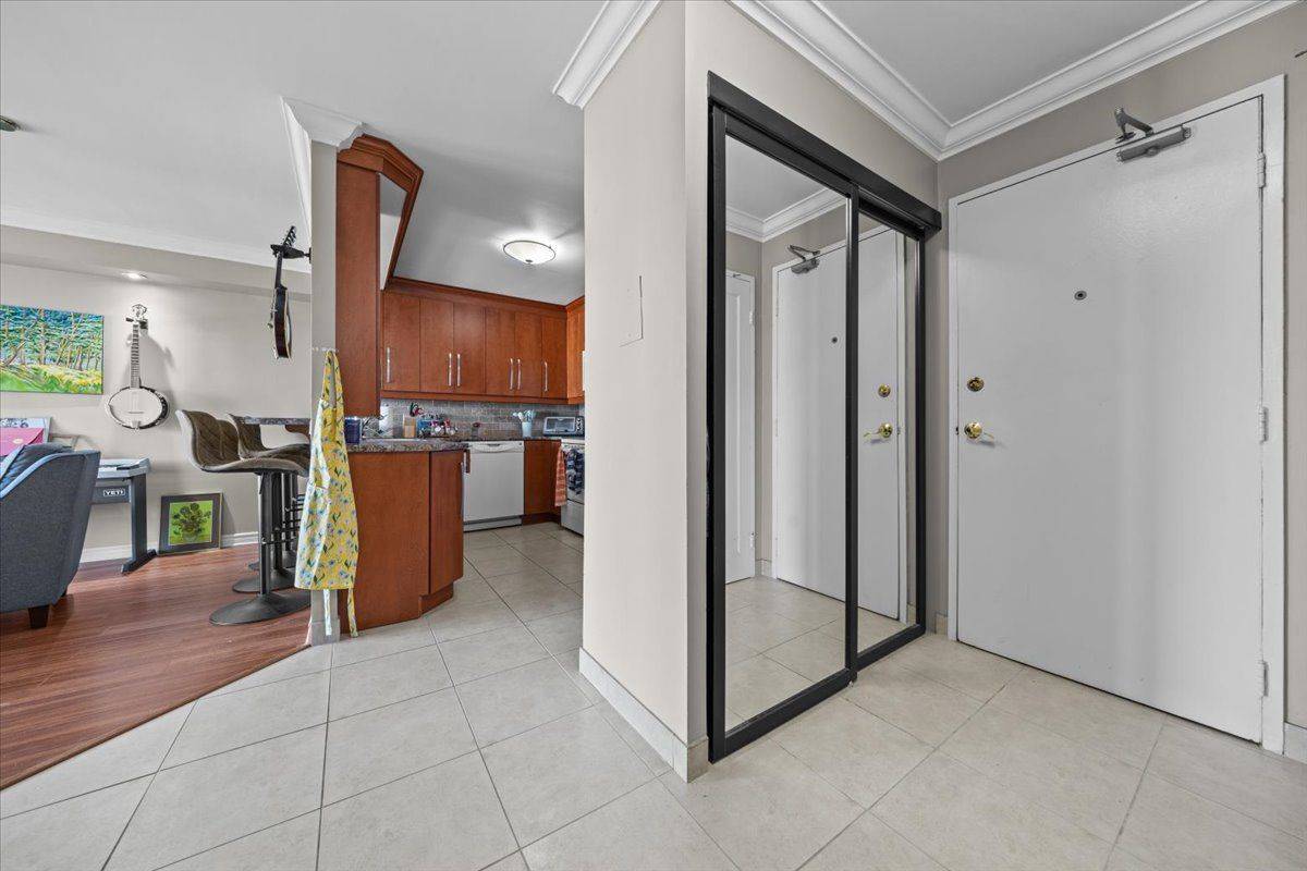 Vanier And Kingsview Park, ON K1L 7E7,158A McArthur AVE E #908