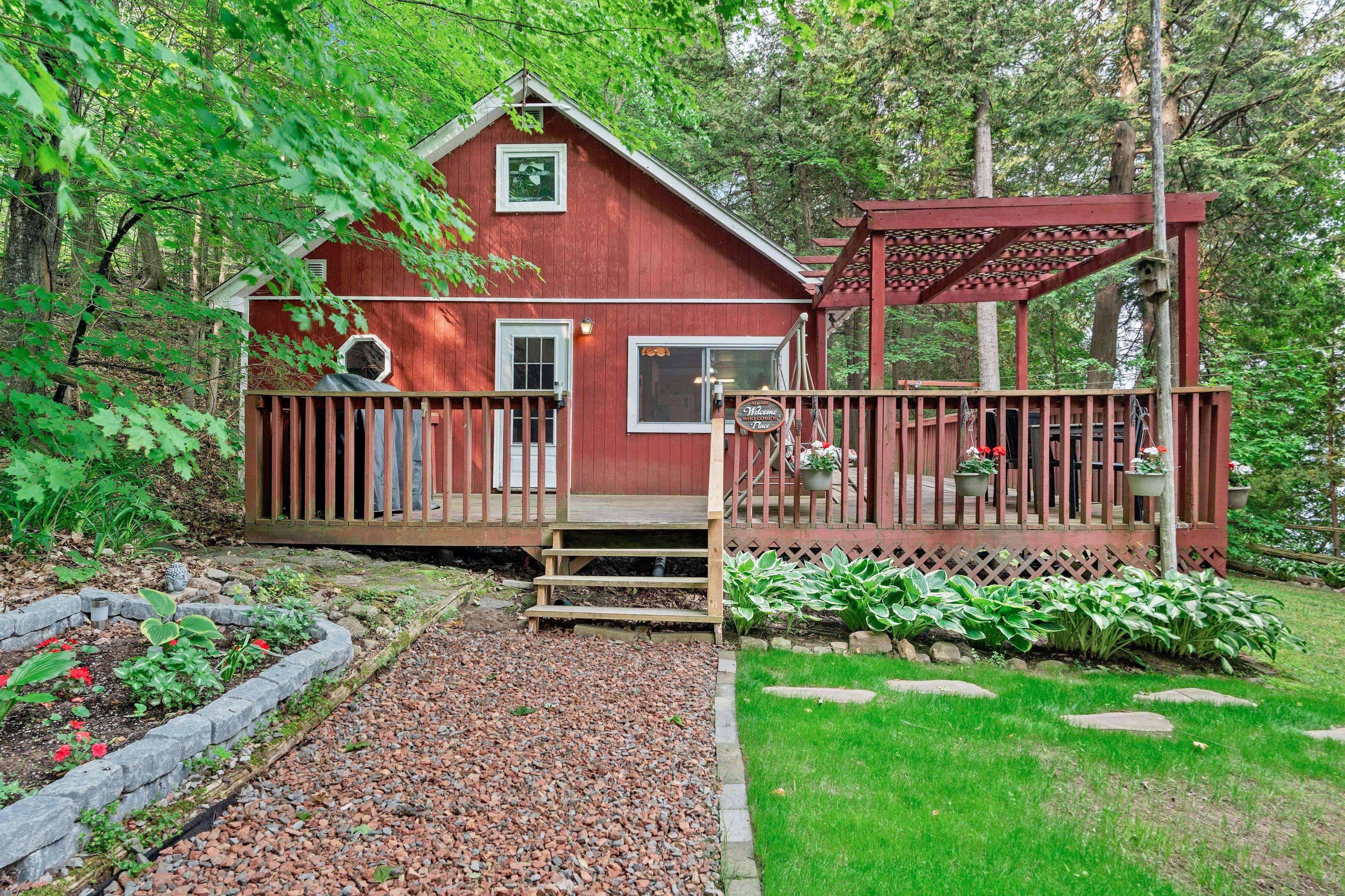 Rideau Lakes, ON K0G 1X0,25-5296 Salem RD