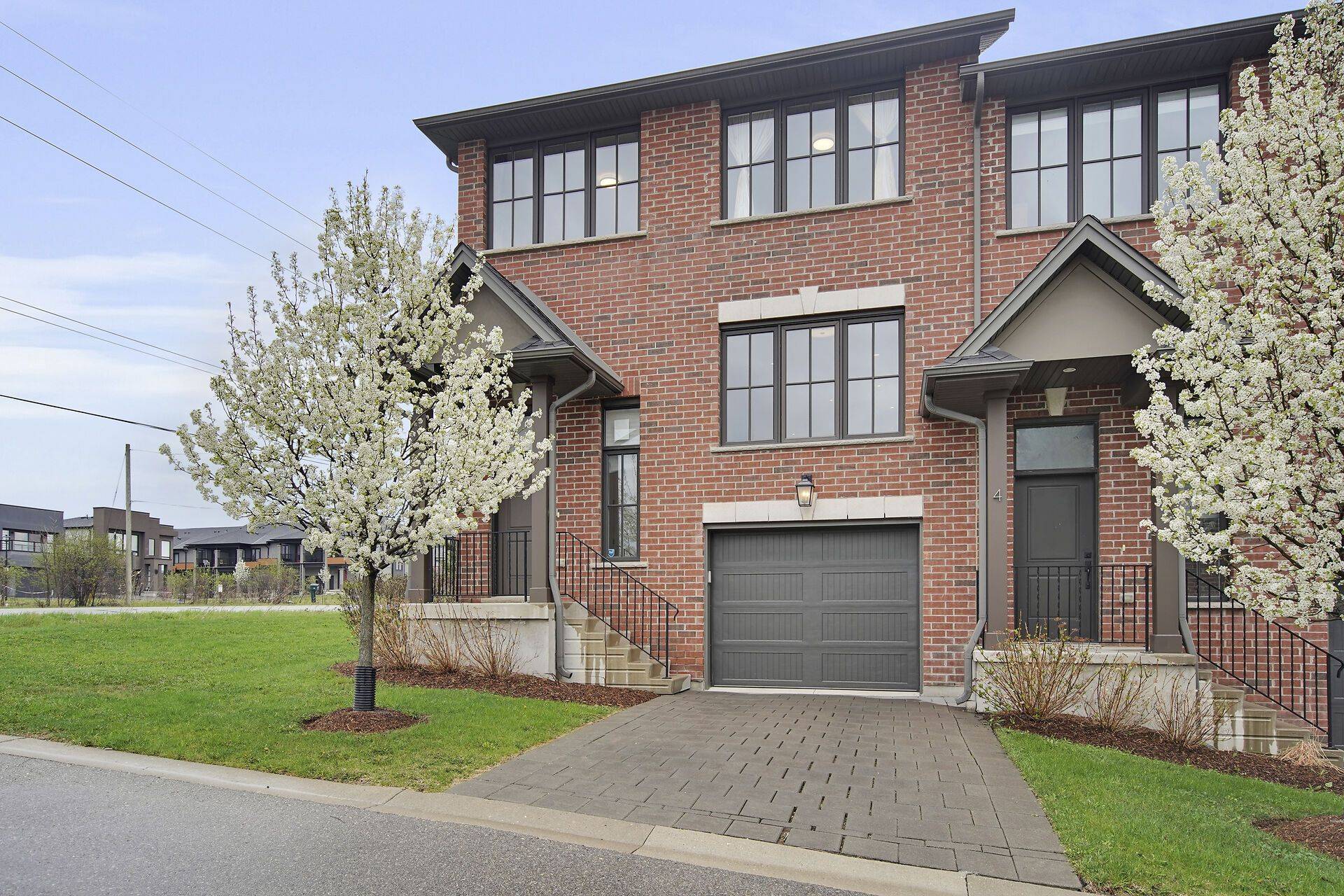 555 Sunningdale RD E #2, London North, ON N5X 4B3