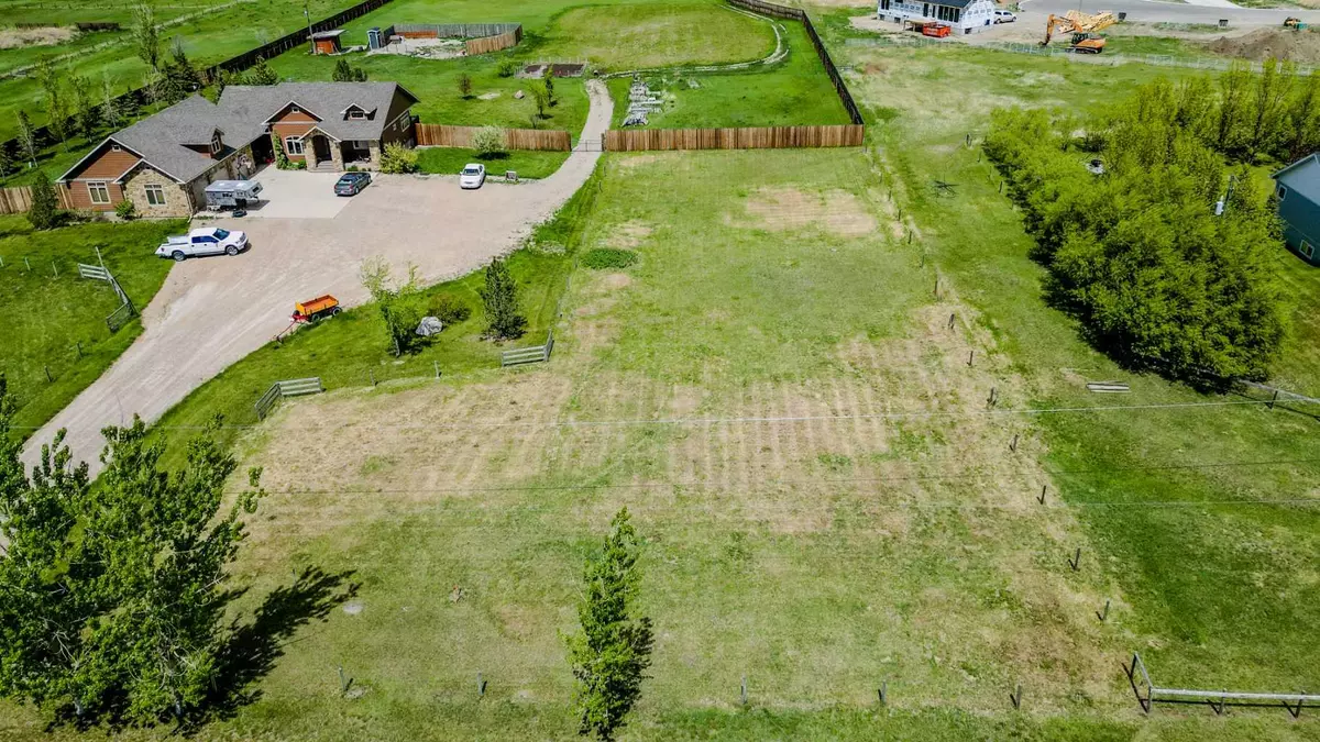 Raymond, AB T0K 2S0,385 W 100 S