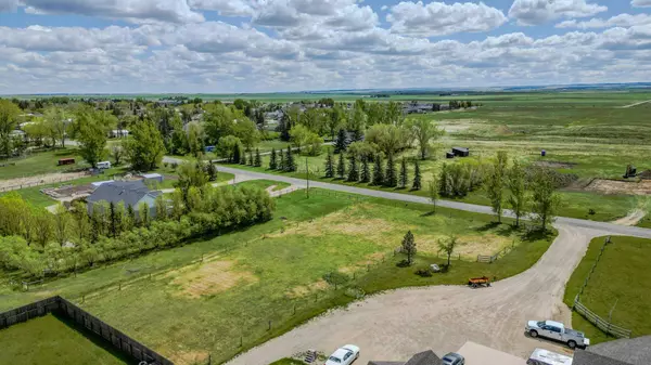 Raymond, AB T0K 2S0,385 W 100 S