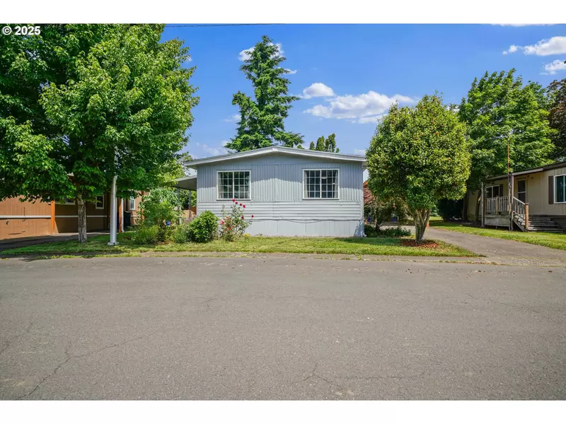 18780 CENTRAL POINT RD #18, Oregon City, OR 97045