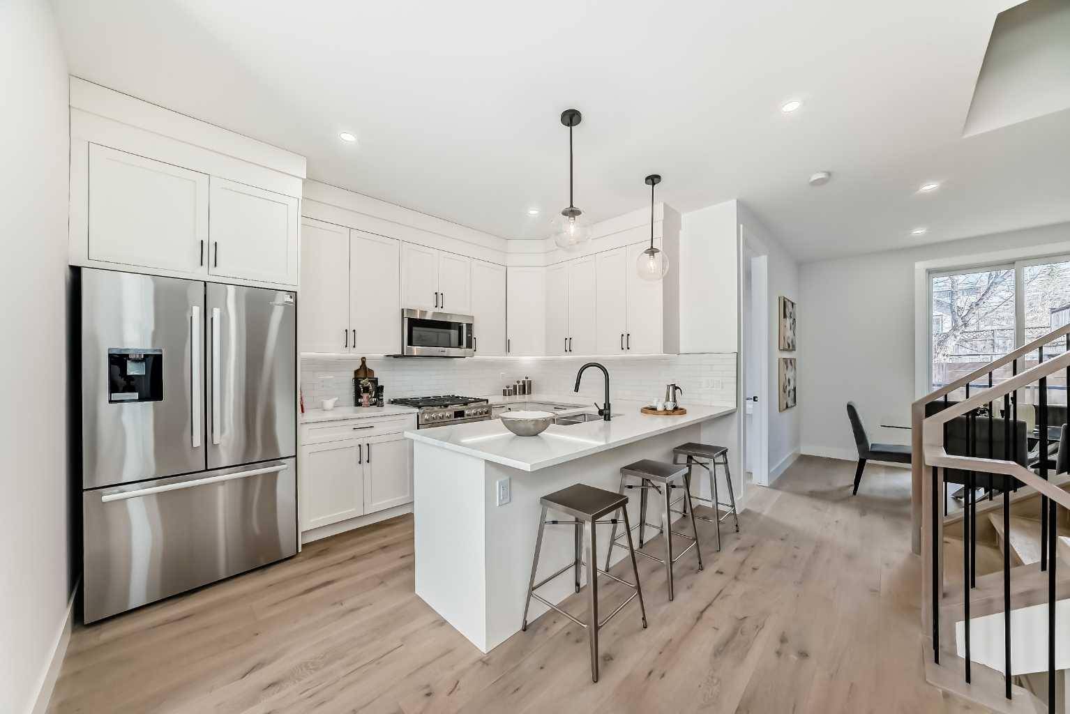 Calgary, AB T2T 4E9,2518 16 ST SW
