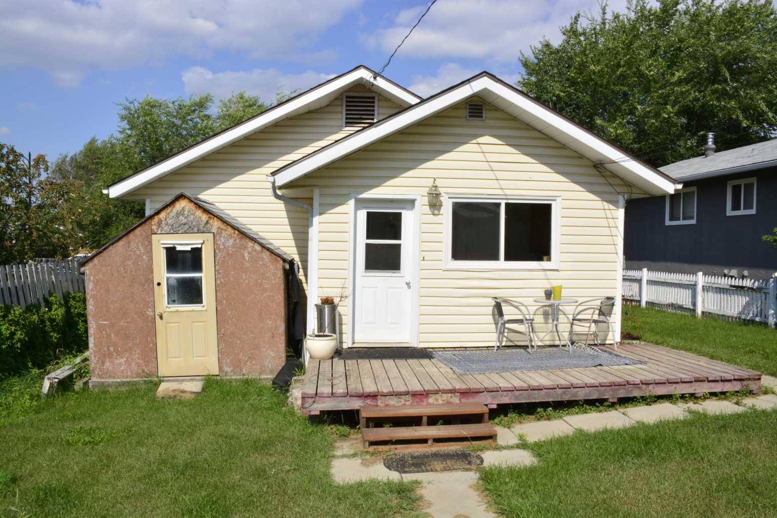 Peace River, AB T8S1K8,10115 105 AVE