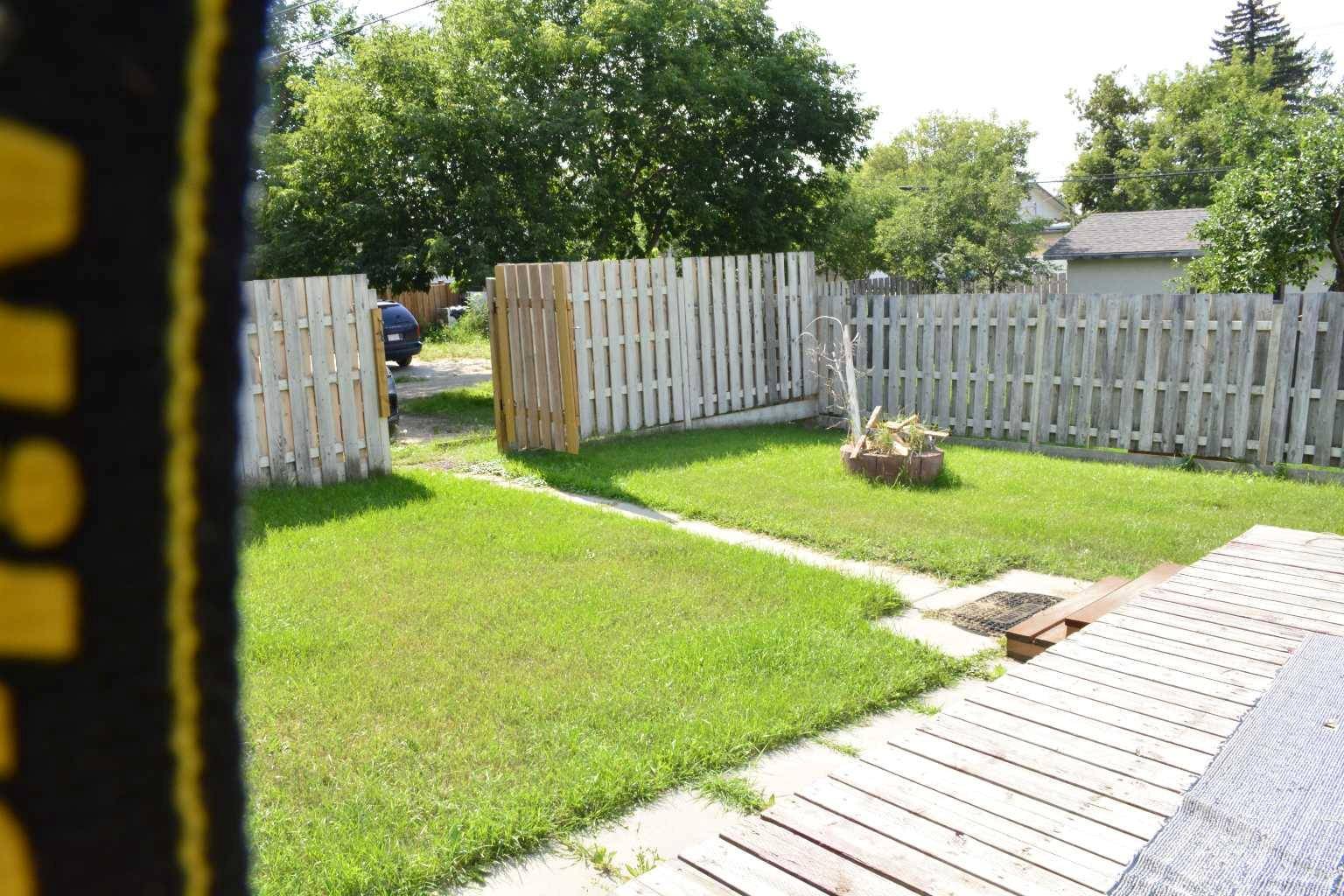 Peace River, AB T8S1K8,10115 105 AVE