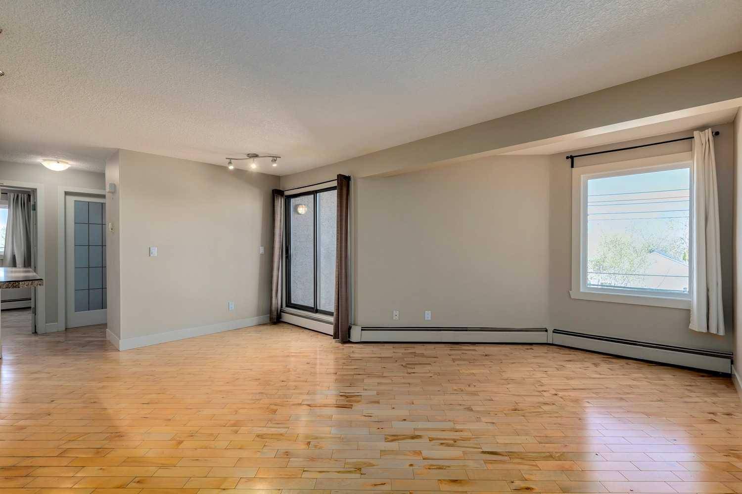 Calgary, AB T2E 3S8,712 4 ST NE #30