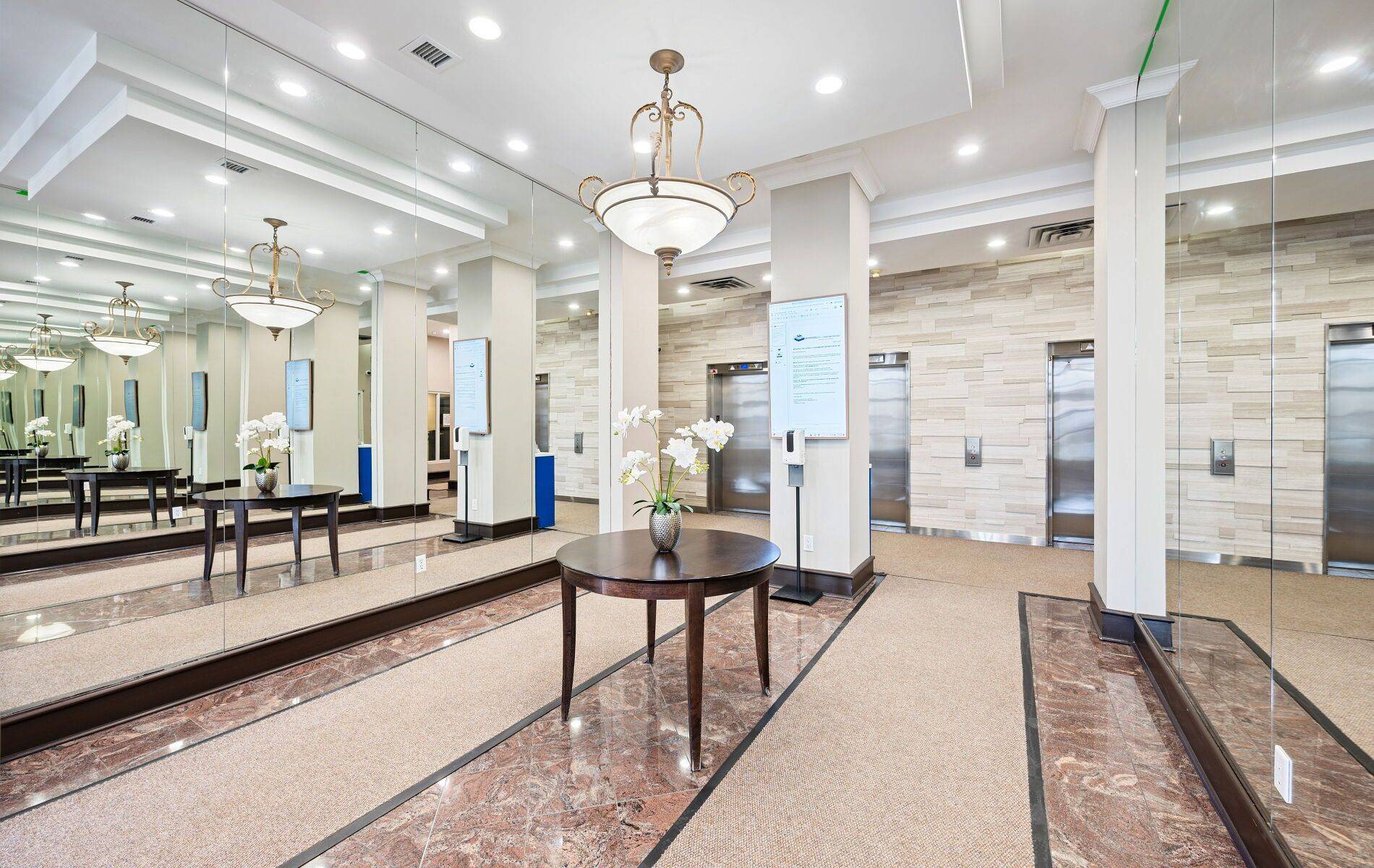 Toronto C11, ON M4H 1P2,21 Overlea BLVD #1904