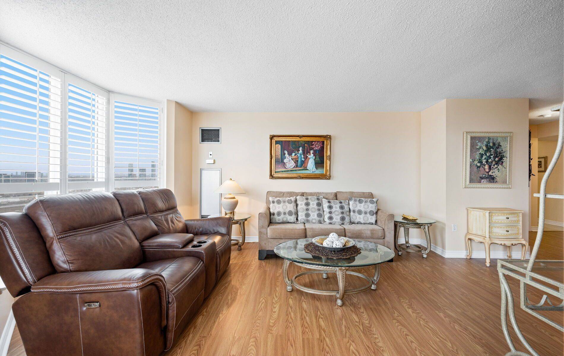 Toronto C11, ON M4H 1P2,21 Overlea BLVD #1904