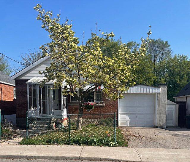 27 Adair RD, Toronto E03, ON M4B 1V4