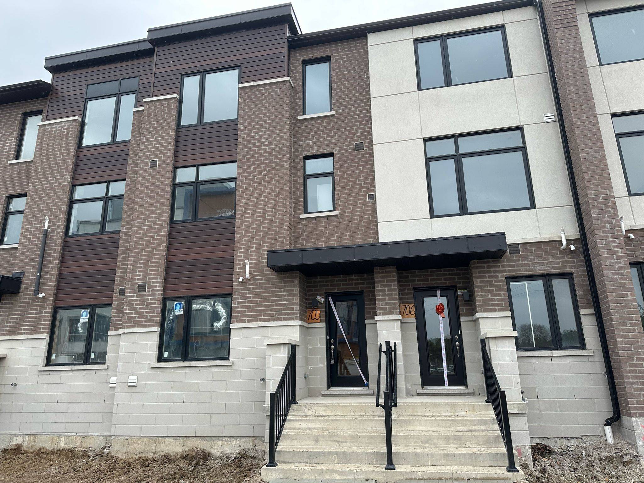 1695 Dersan ST #705, Pickering, ON L1X 0S8