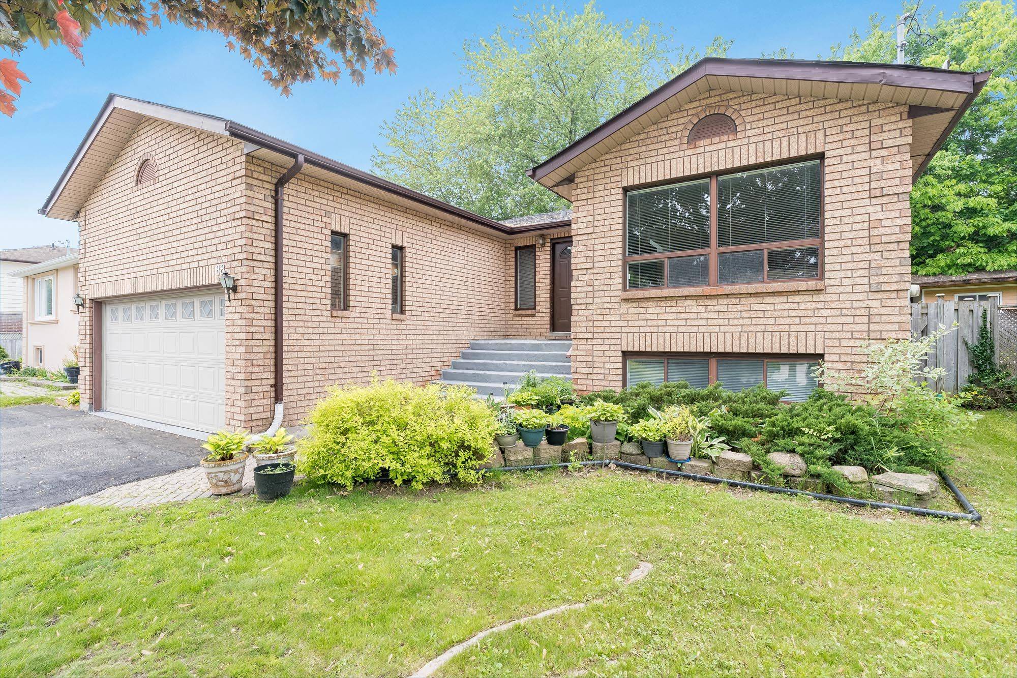 Bradford West Gwillimbury, ON L3Z 1Y1,88 Townsend AVE