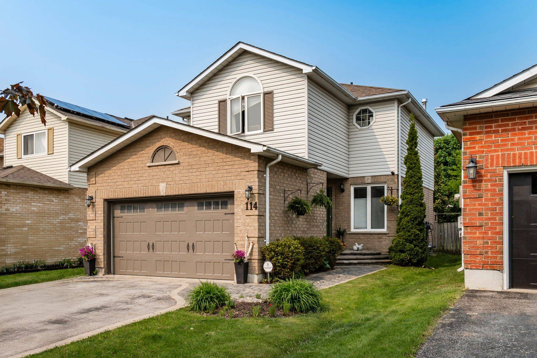 114 Ward DR, Barrie, ON L4N 8A5