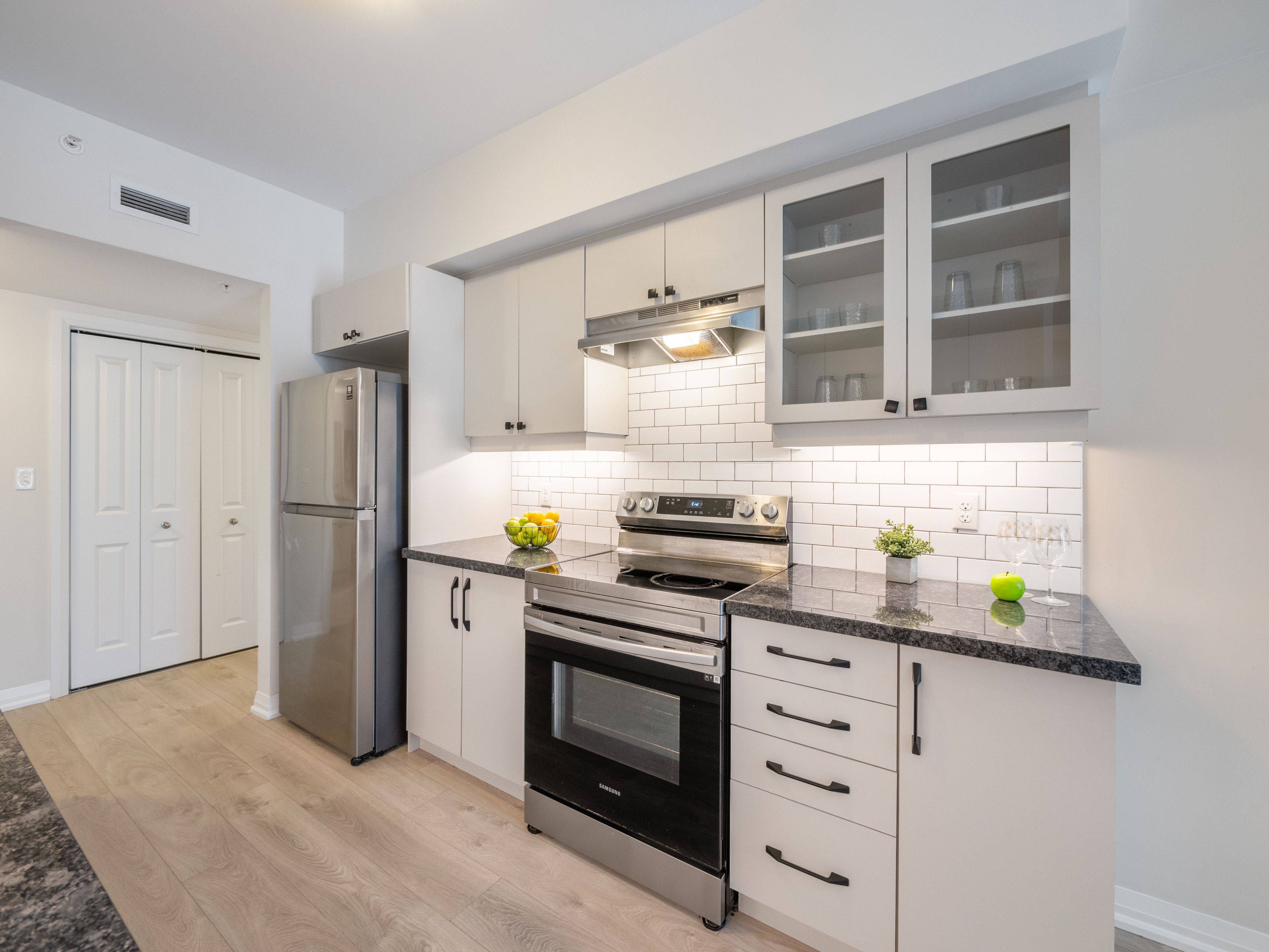 Barrie, ON L9J 0J7,20 Koda ST #211