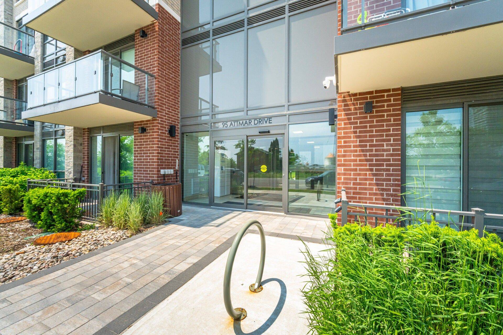 Brampton, ON L6P 0Y6,95 Attmar DR #113