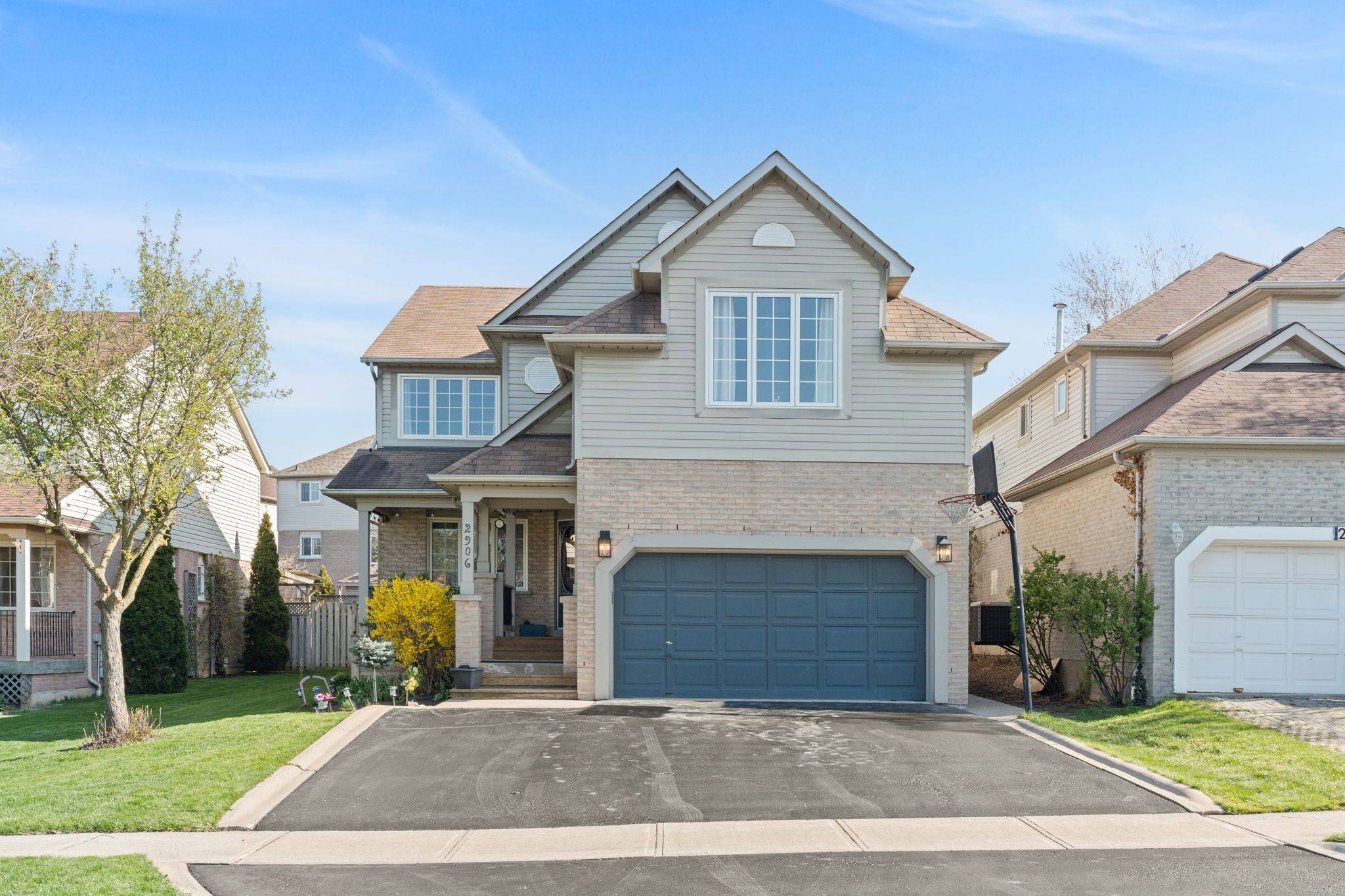 Mississauga, ON L5M 5S2,2906 Peacock DR