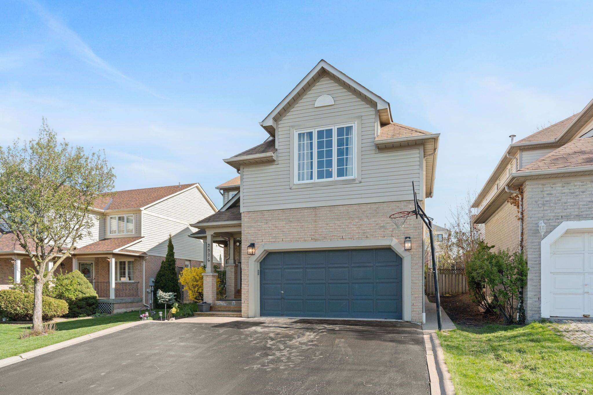 2906 Peacock DR, Mississauga, ON L5M 5S2