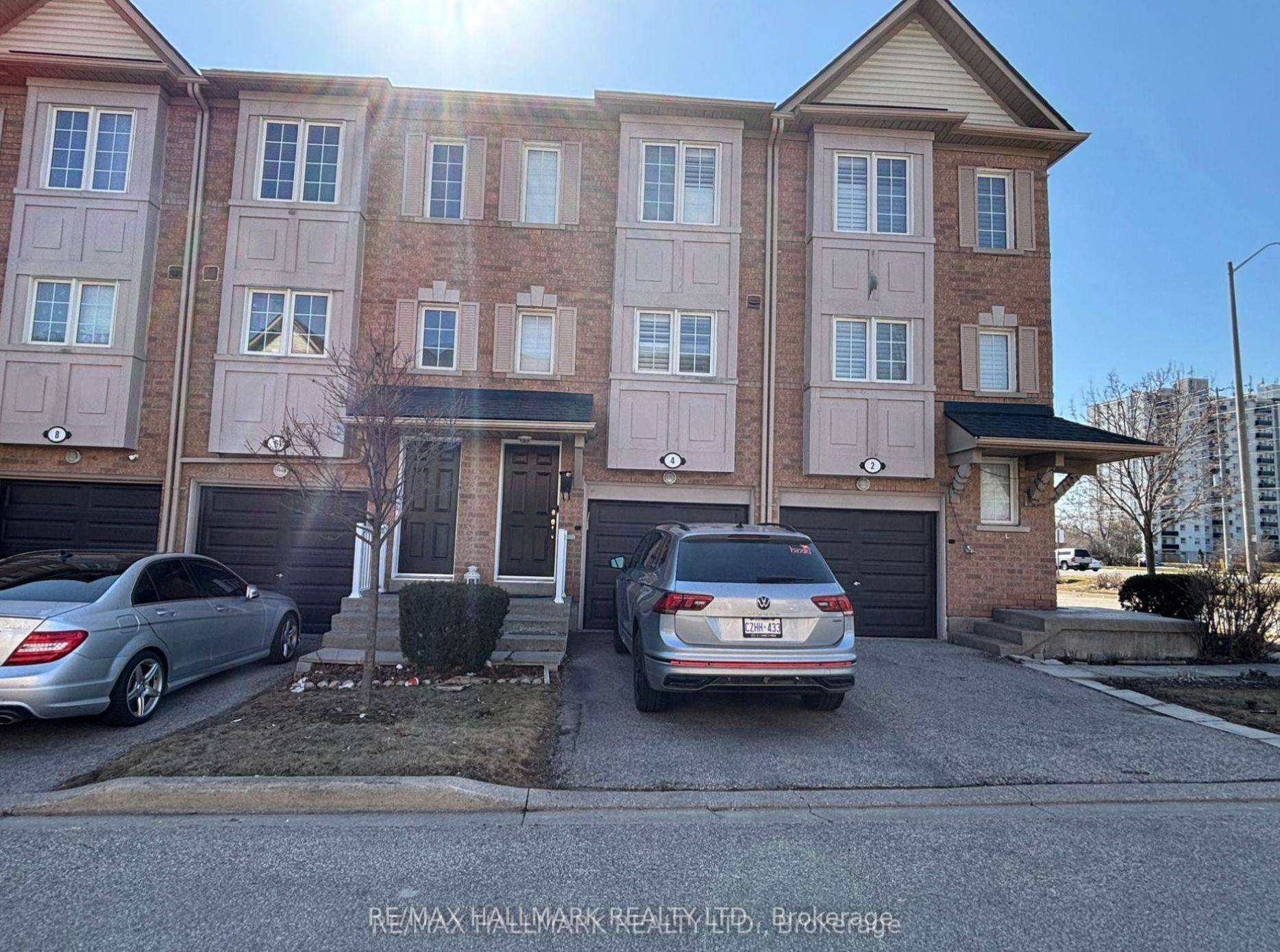 1128 Dundas ST W #4, Mississauga, ON L5C 1E1