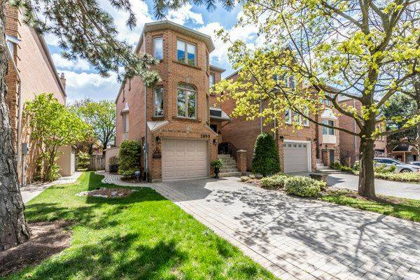 Oakville, ON L6M 3A3,2099 Blacksmith LN