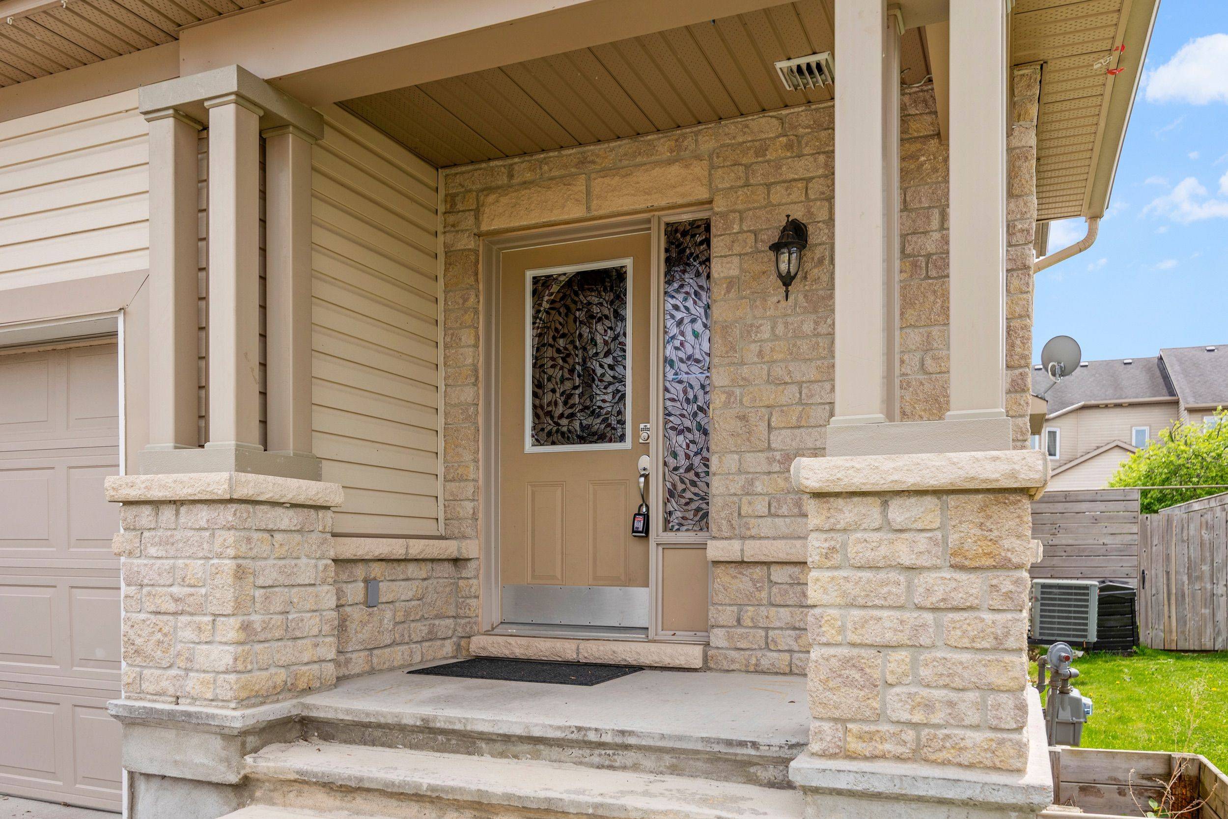 Carleton Place, ON K7C 0B1,60 Hackberry TRL
