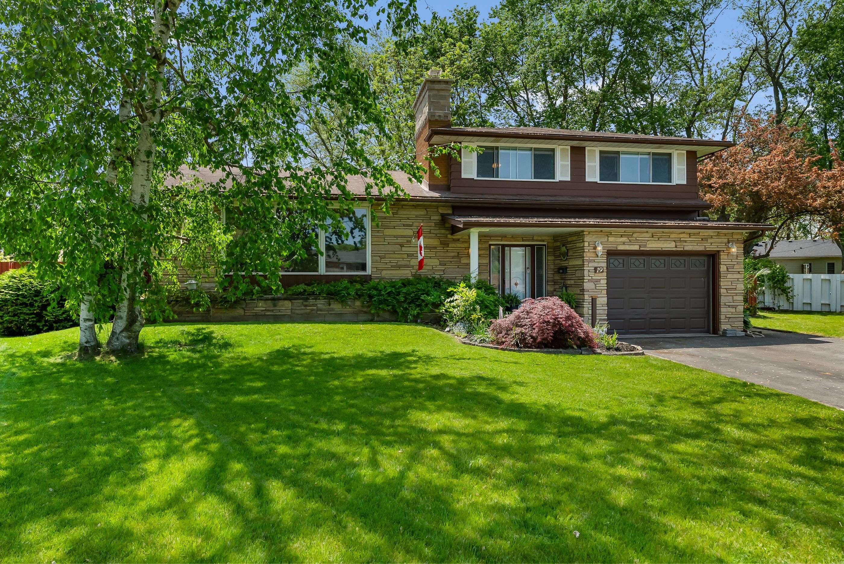 Welland, ON L3C 4V1,19 Oak CT