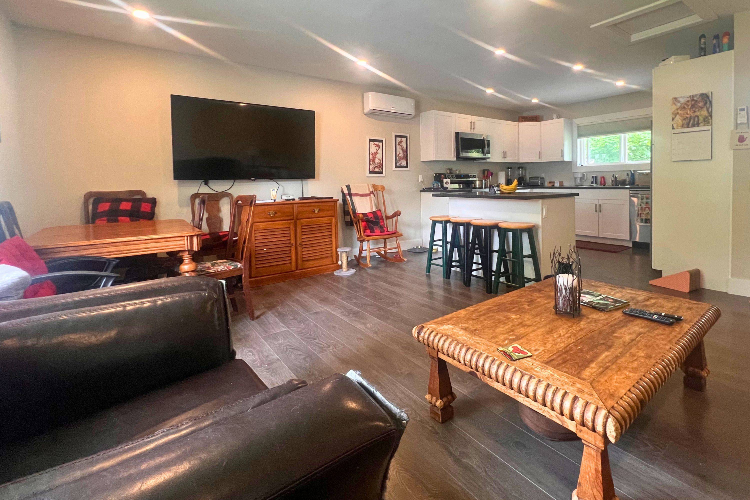 Belleville, ON K8N 1K1,20 Munro AVE #B