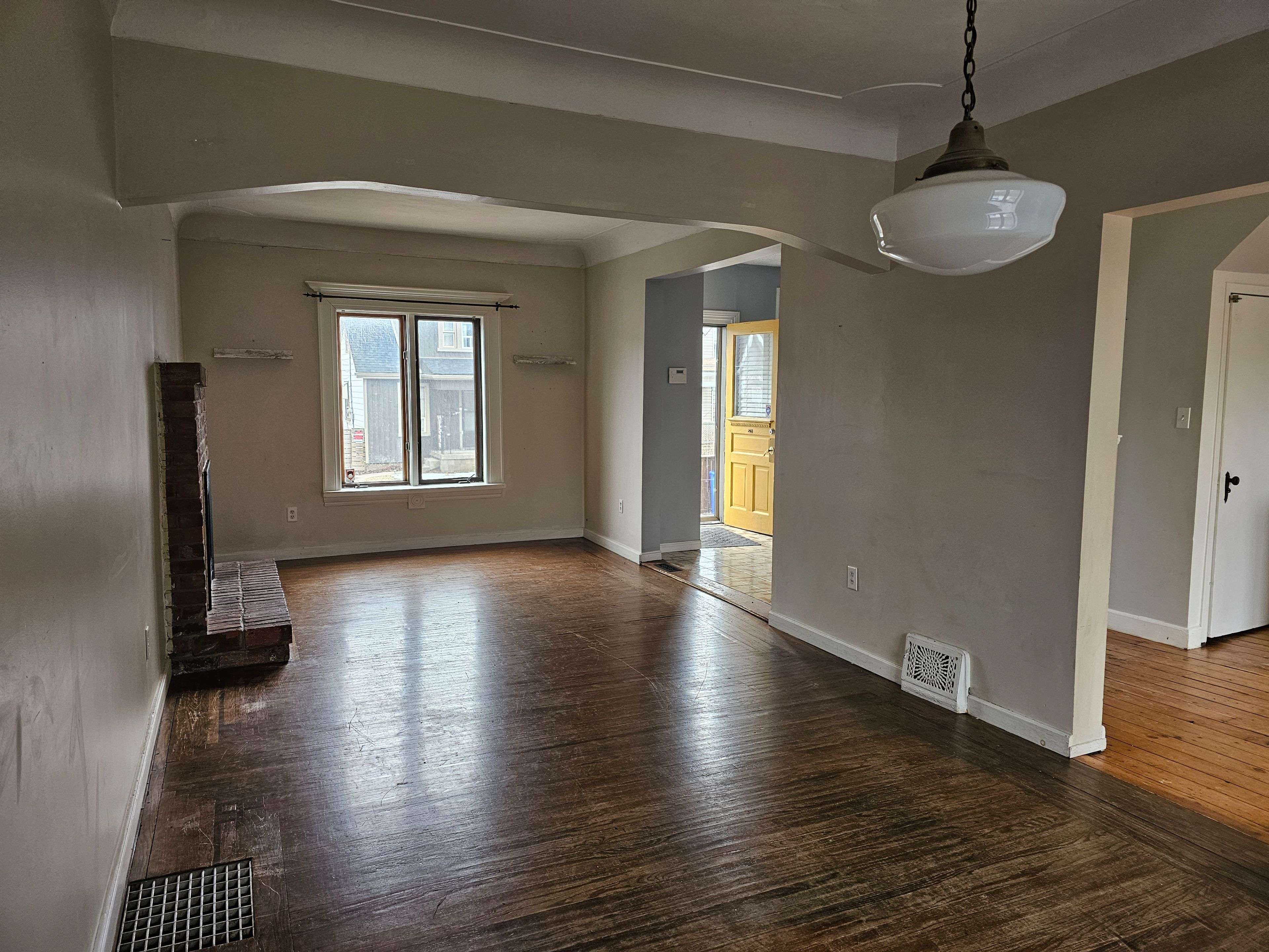 Hamilton, ON L8P 4J7,63 New ST