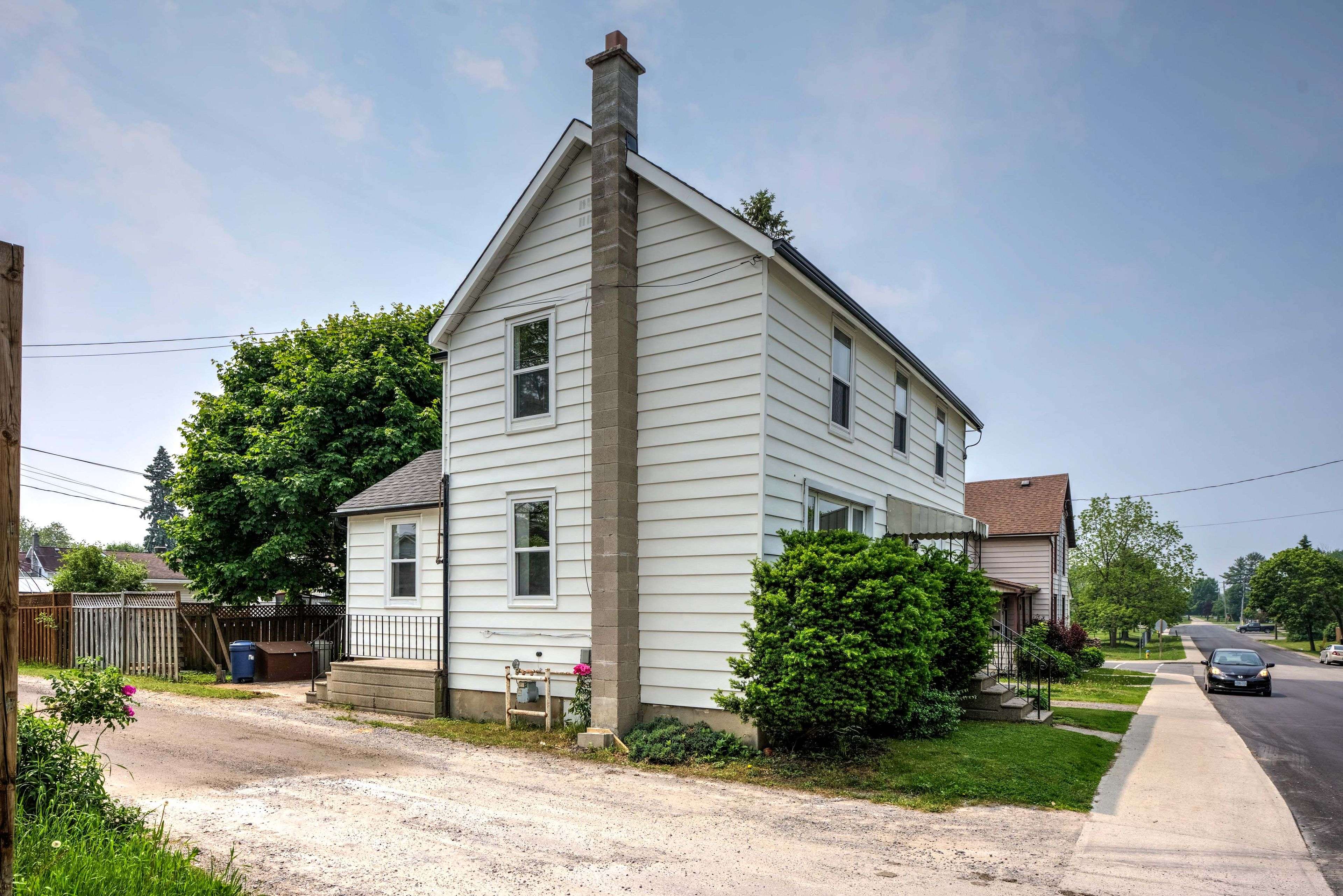 Gananoque, ON K7G 1S5,250 William ST N