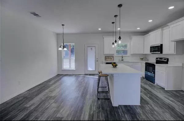 Commerce, TX 75428,347 Rosemound Street