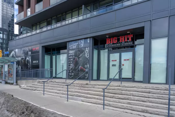 Toronto C01, ON M5V 0E6,165 Fort York BLVD
