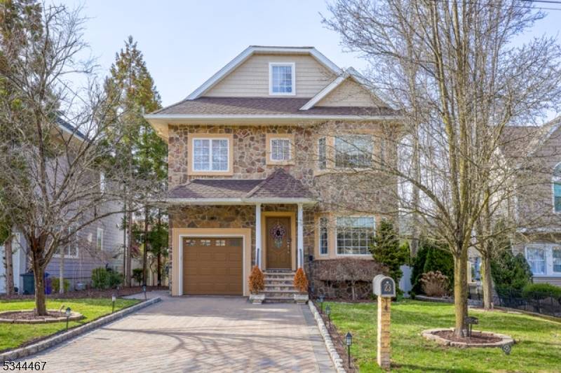 23 4th Ave, Roseland Boro, NJ 07068
