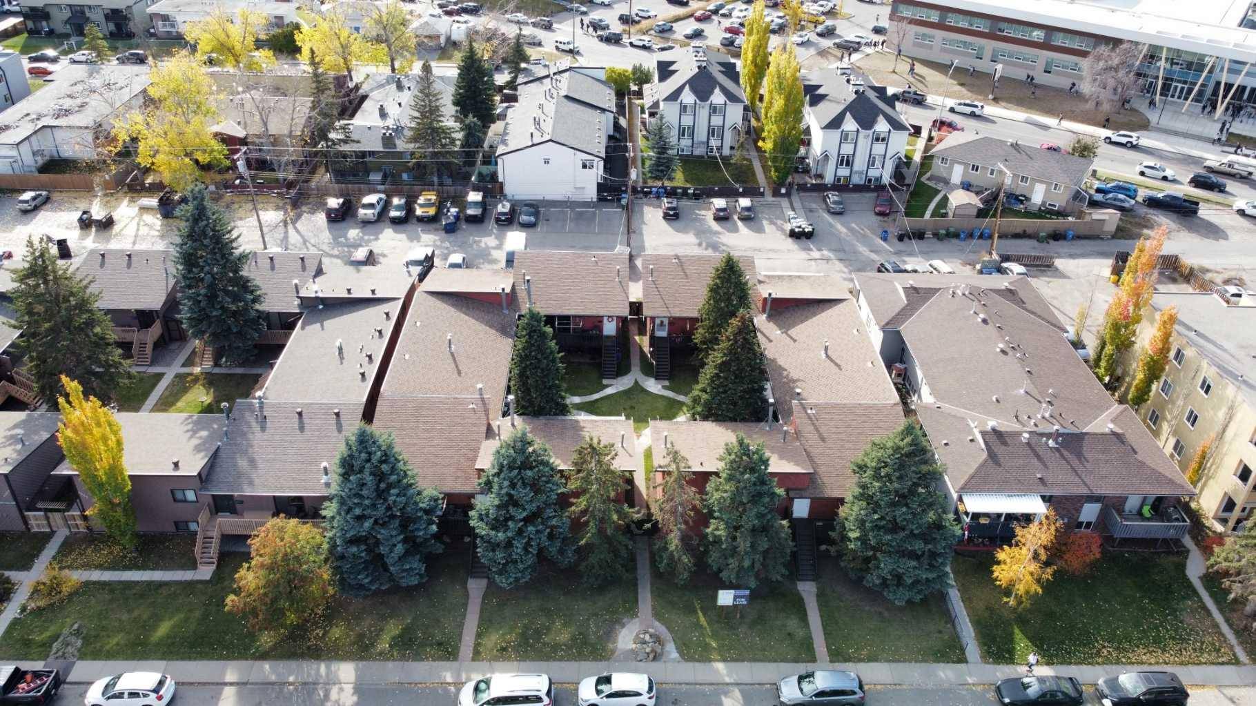 Calgary, AB T3B2M3,4607 73 ST Northwest #1-12