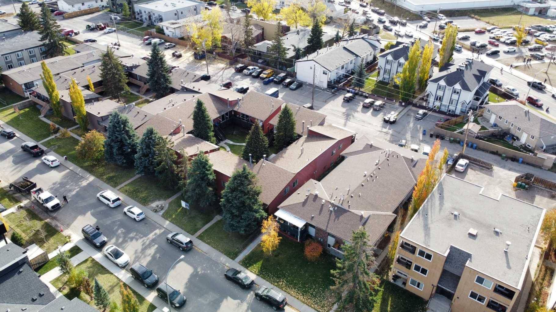 Calgary, AB T3B2M3,4607 73 ST NW #1-12