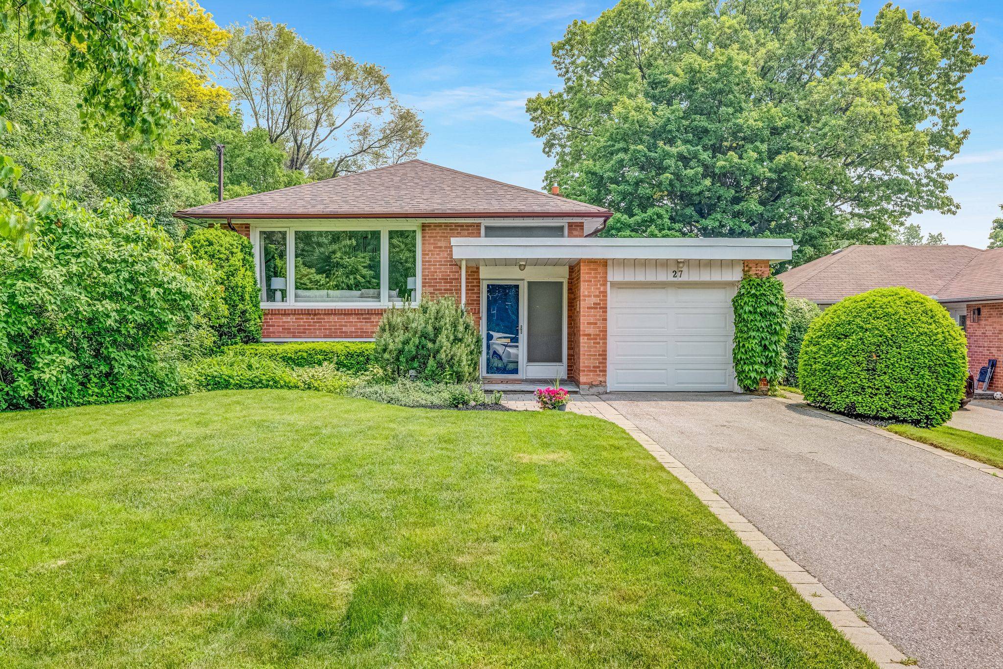 27 Fenelon DR, Toronto C13, ON M3A 3K2