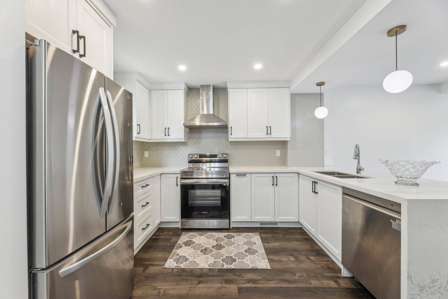 Oshawa, ON L1H 7Z1,1183 Southdale AVE