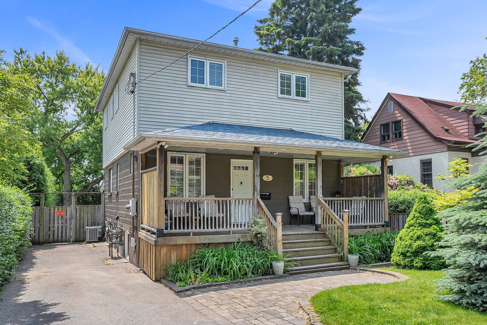 5 Donora DR, Toronto E03, ON M4B 1B3