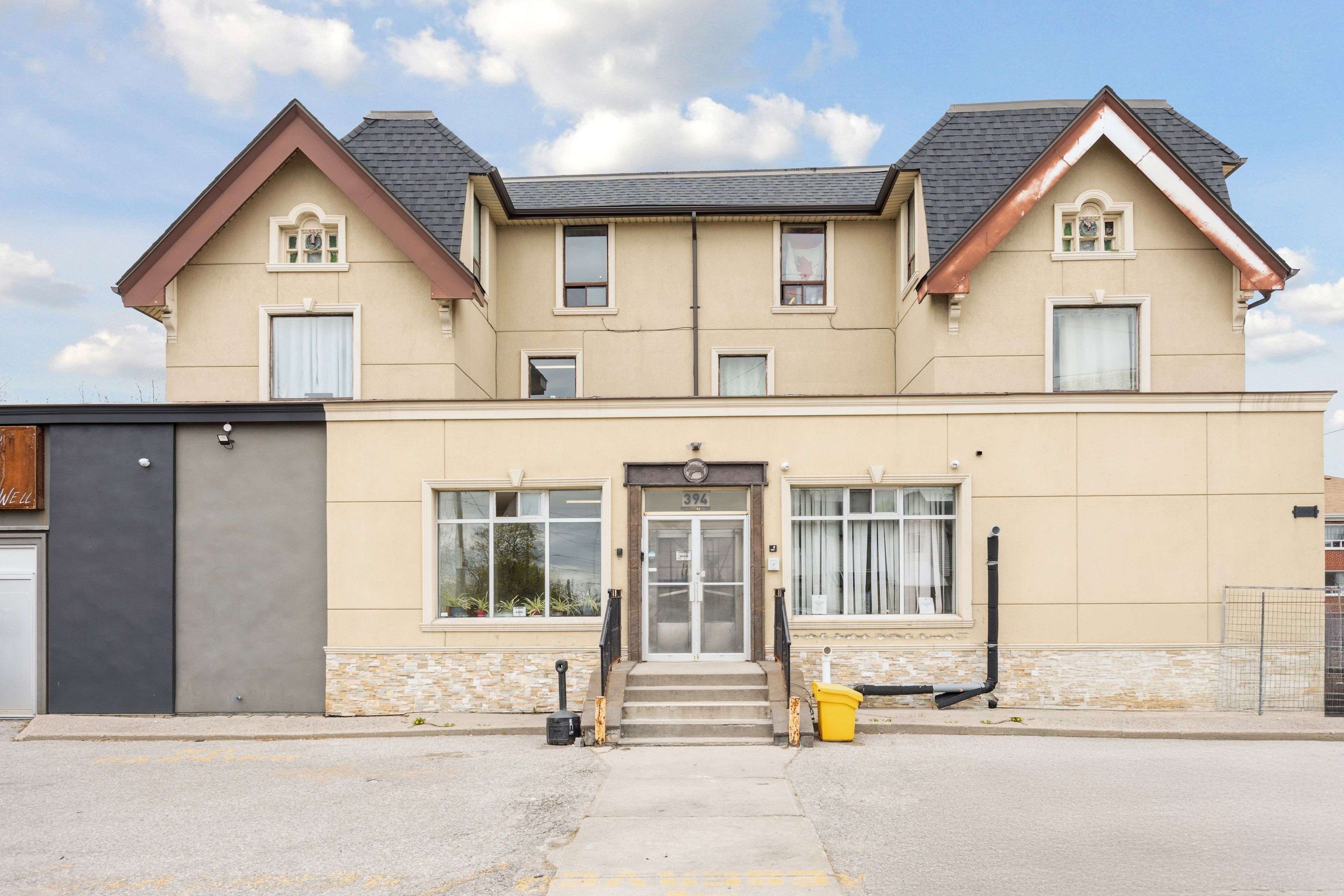 394 Simcoe ST S #109, Oshawa, ON L1H 4J4